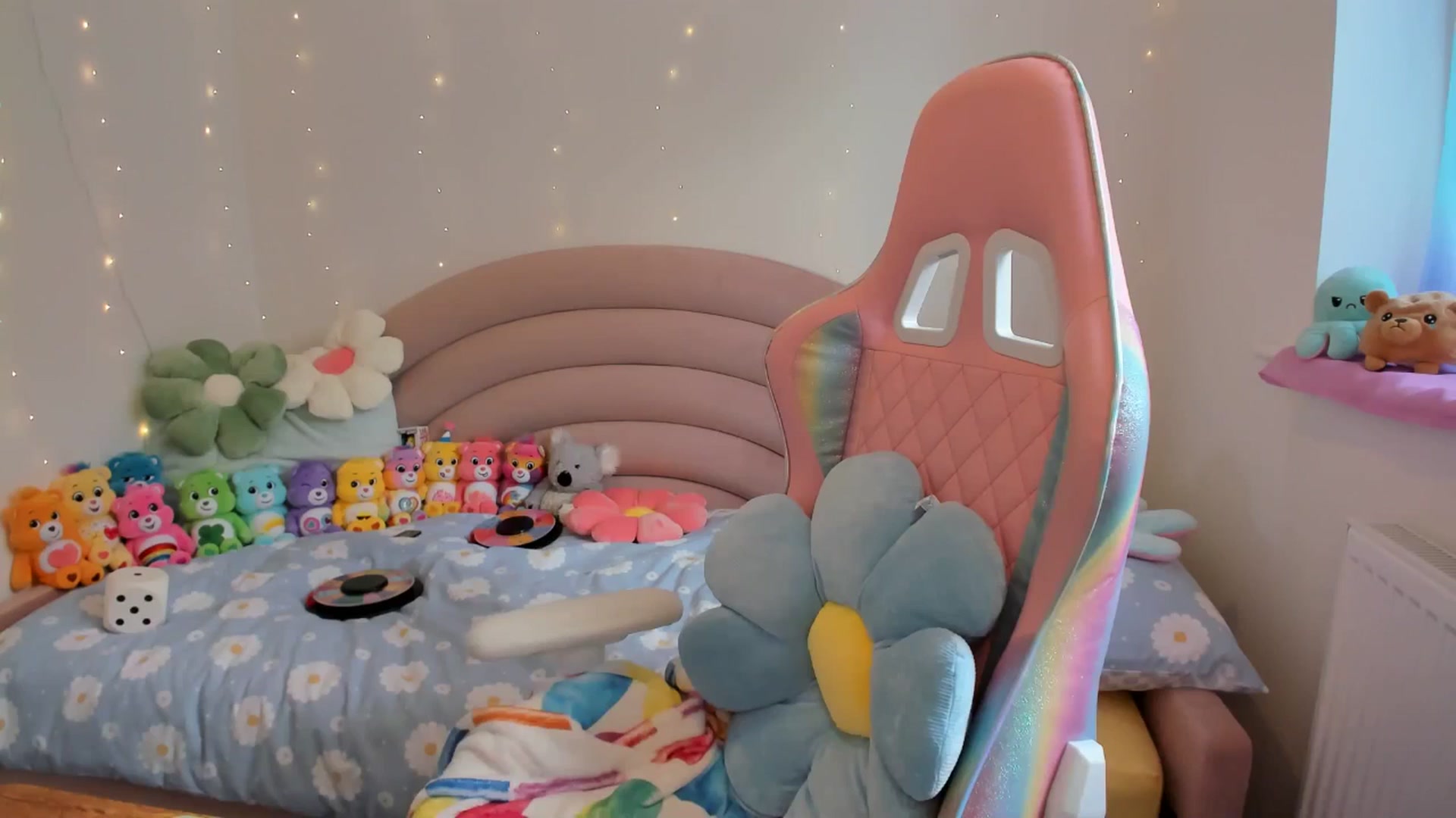 Gallery image thumbnail from JessieBear_'s myfreecams stream on, 08/20/2024, 14:13 image 19 of 20