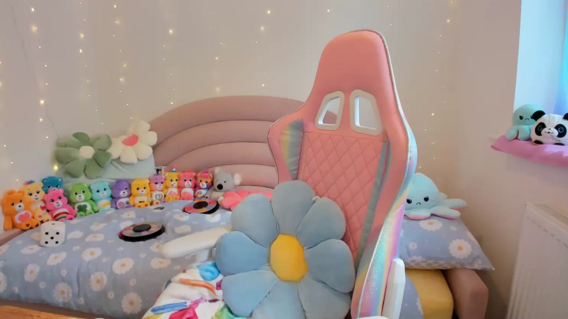Gallery image thumbnail from JessieBear_'s myfreecams stream on, 08/20/2024, 16:09 image 17 of 20