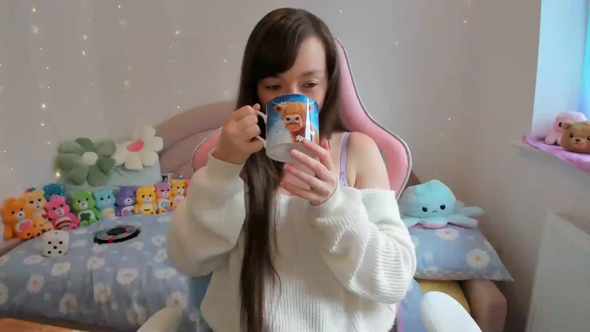 Gallery image thumbnail from JessieBear_'s myfreecams stream on, 08/22/2024, 13:52 image 6 of 20