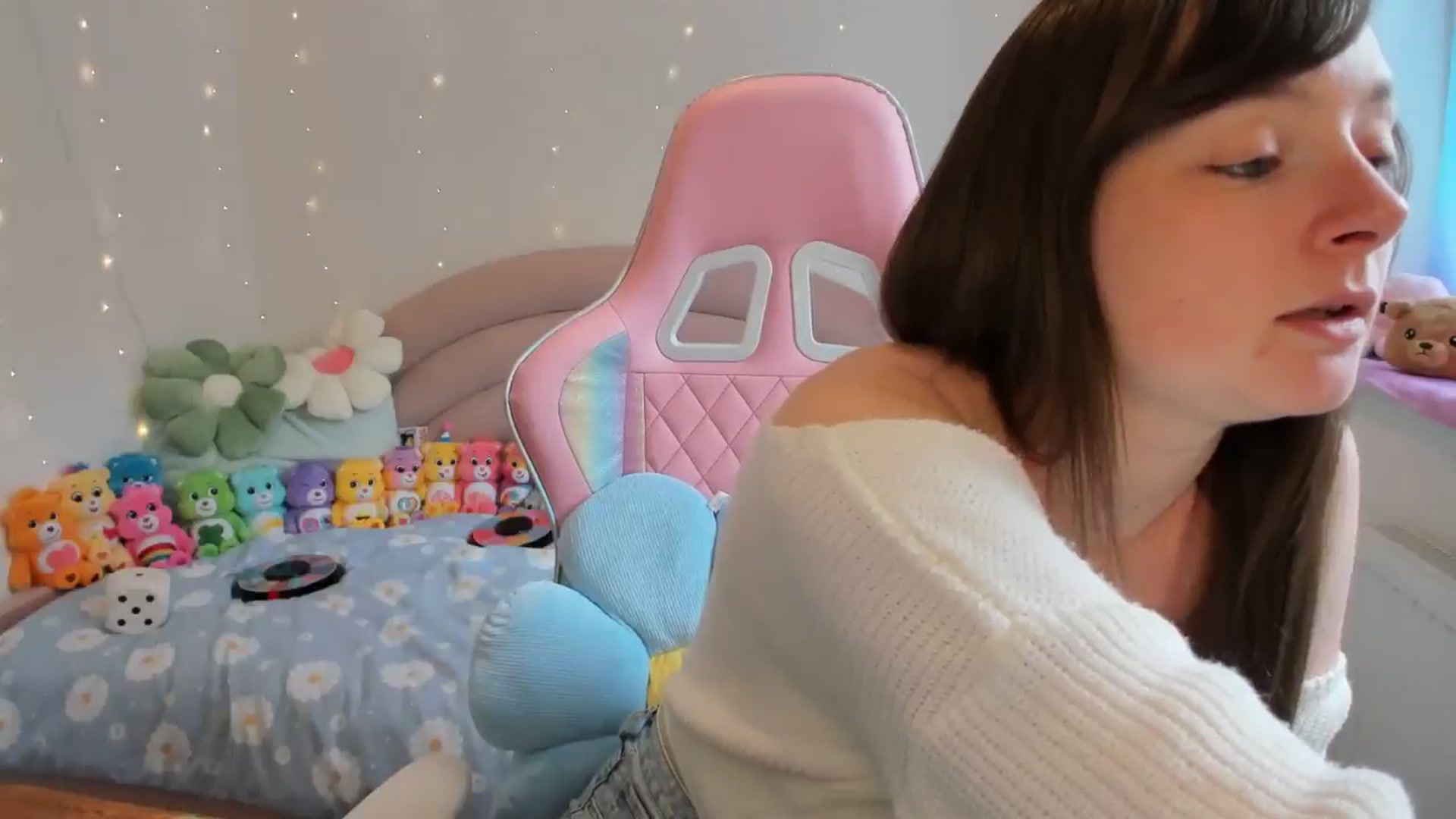 Gallery image thumbnail from JessieBear_'s myfreecams stream on, 08/22/2024, 15:35 image 2 of 20