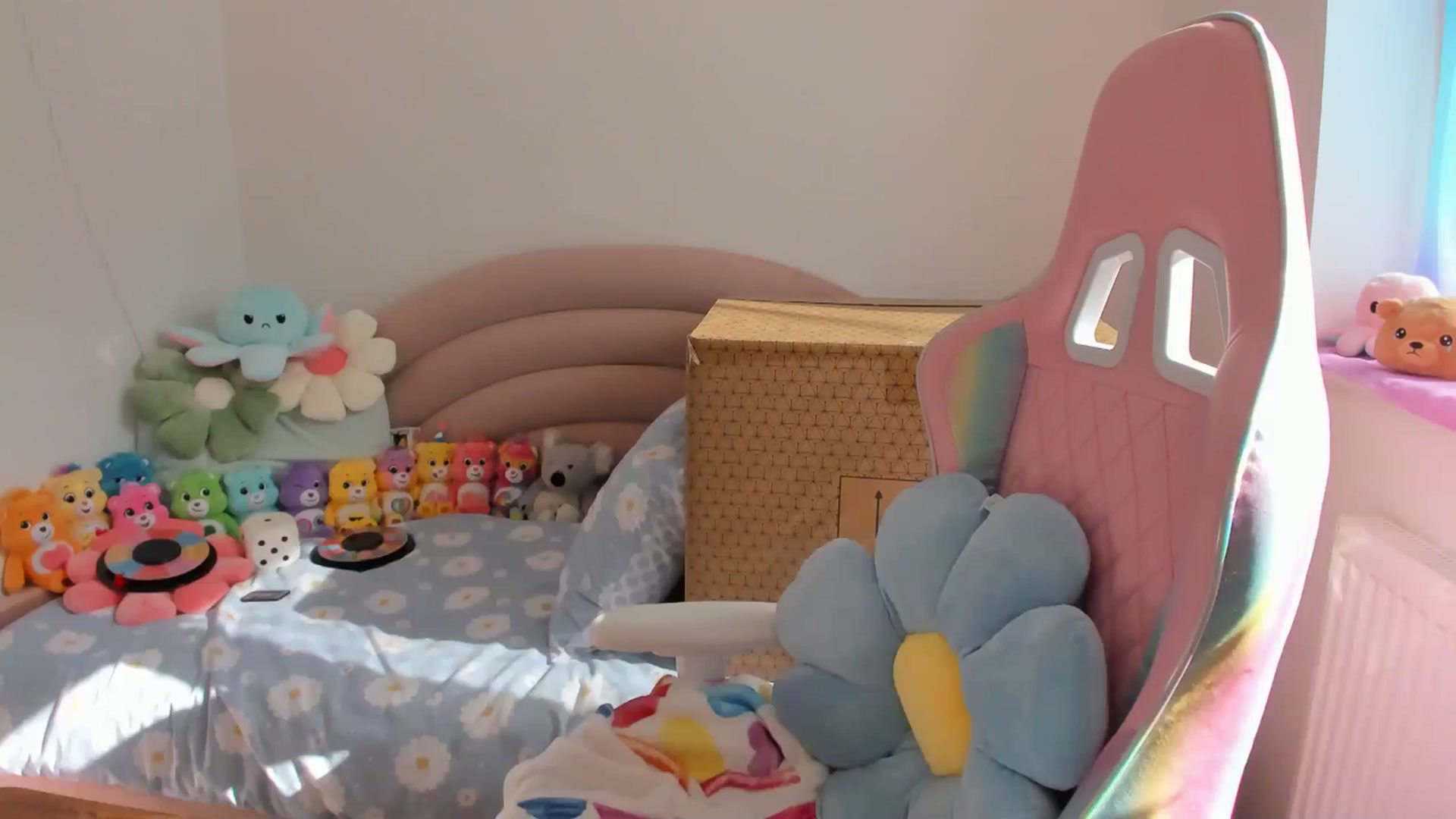 Gallery image thumbnail from JessieBear_'s myfreecams stream on, 08/23/2024, 09:22 image 12 of 20