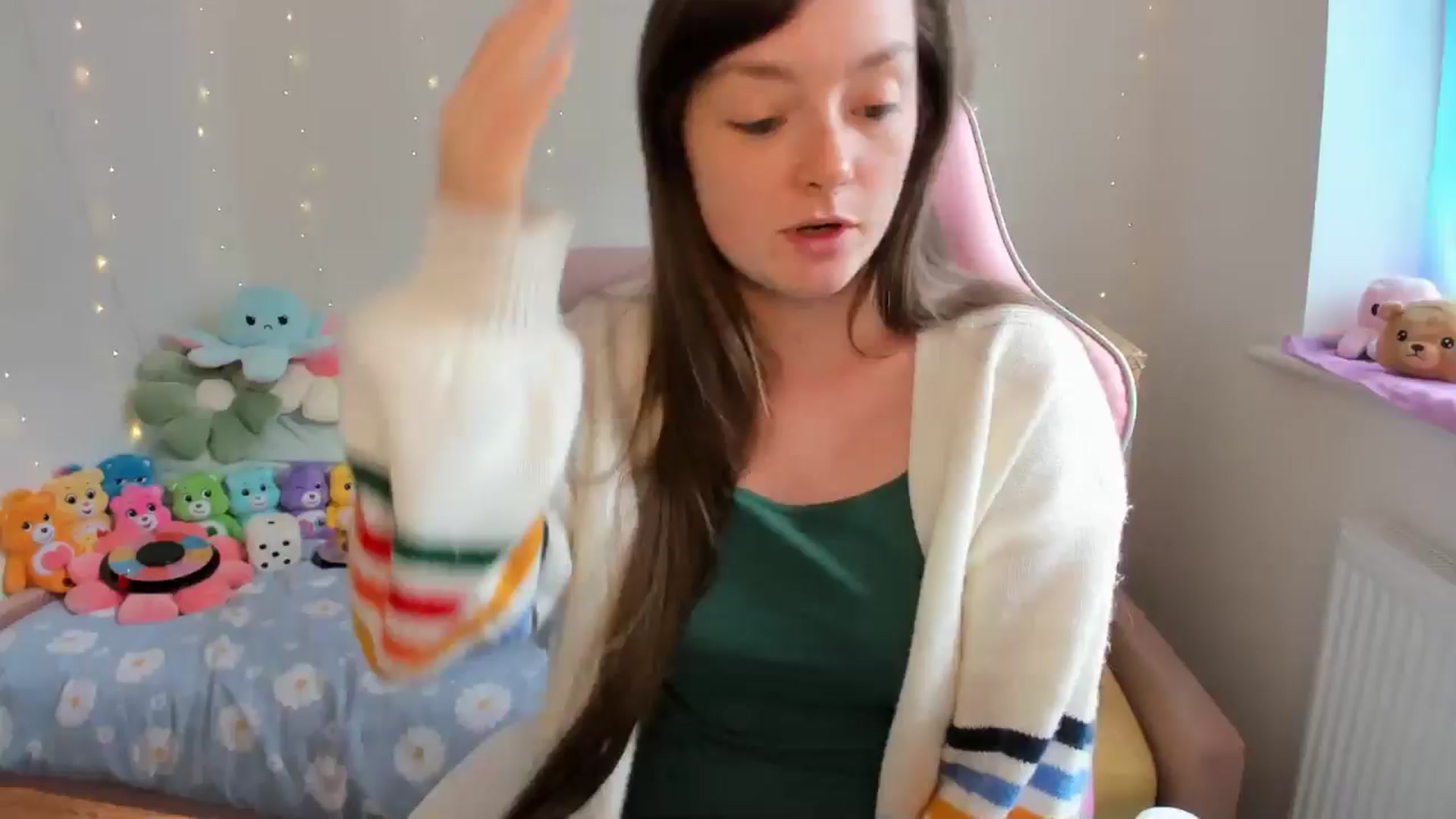 Gallery image thumbnail from JessieBear_'s myfreecams stream on, 08/23/2024, 13:40 image 2 of 20