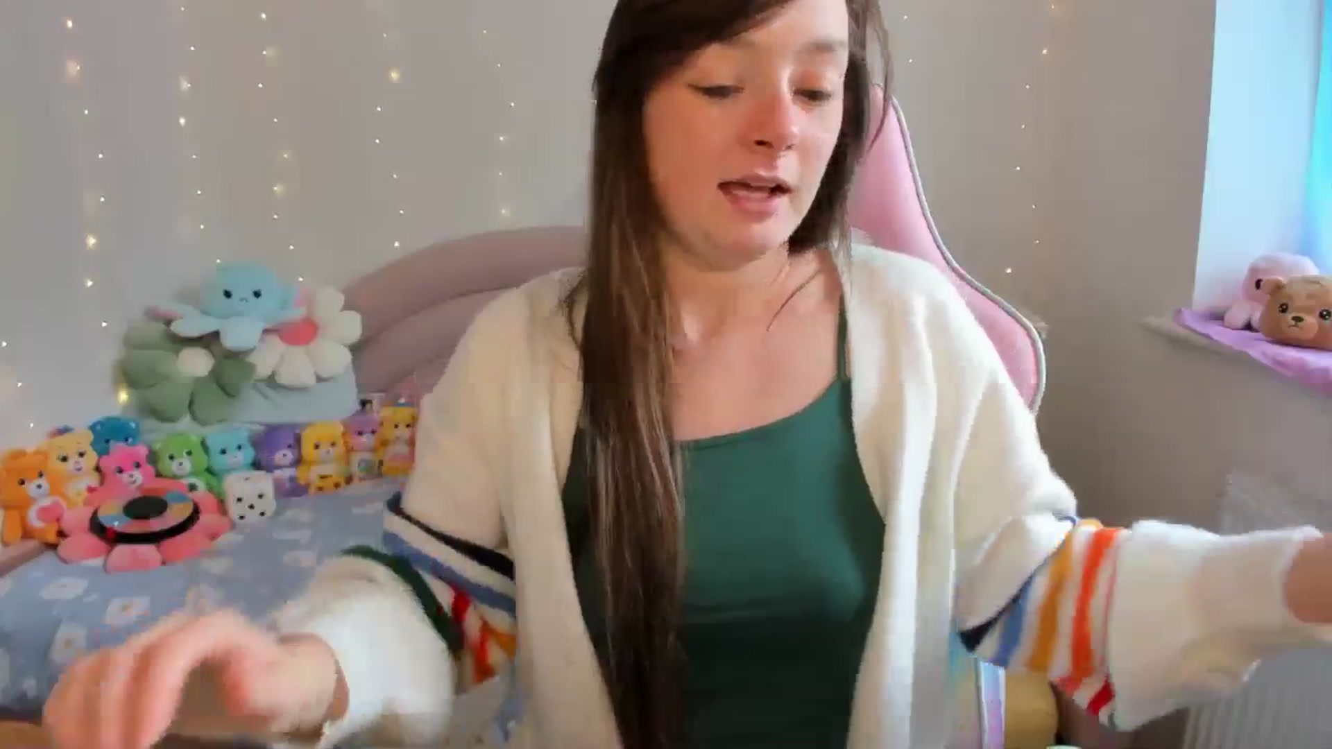 Gallery image thumbnail from JessieBear_'s myfreecams stream on, 08/23/2024, 14:18 image 10 of 20