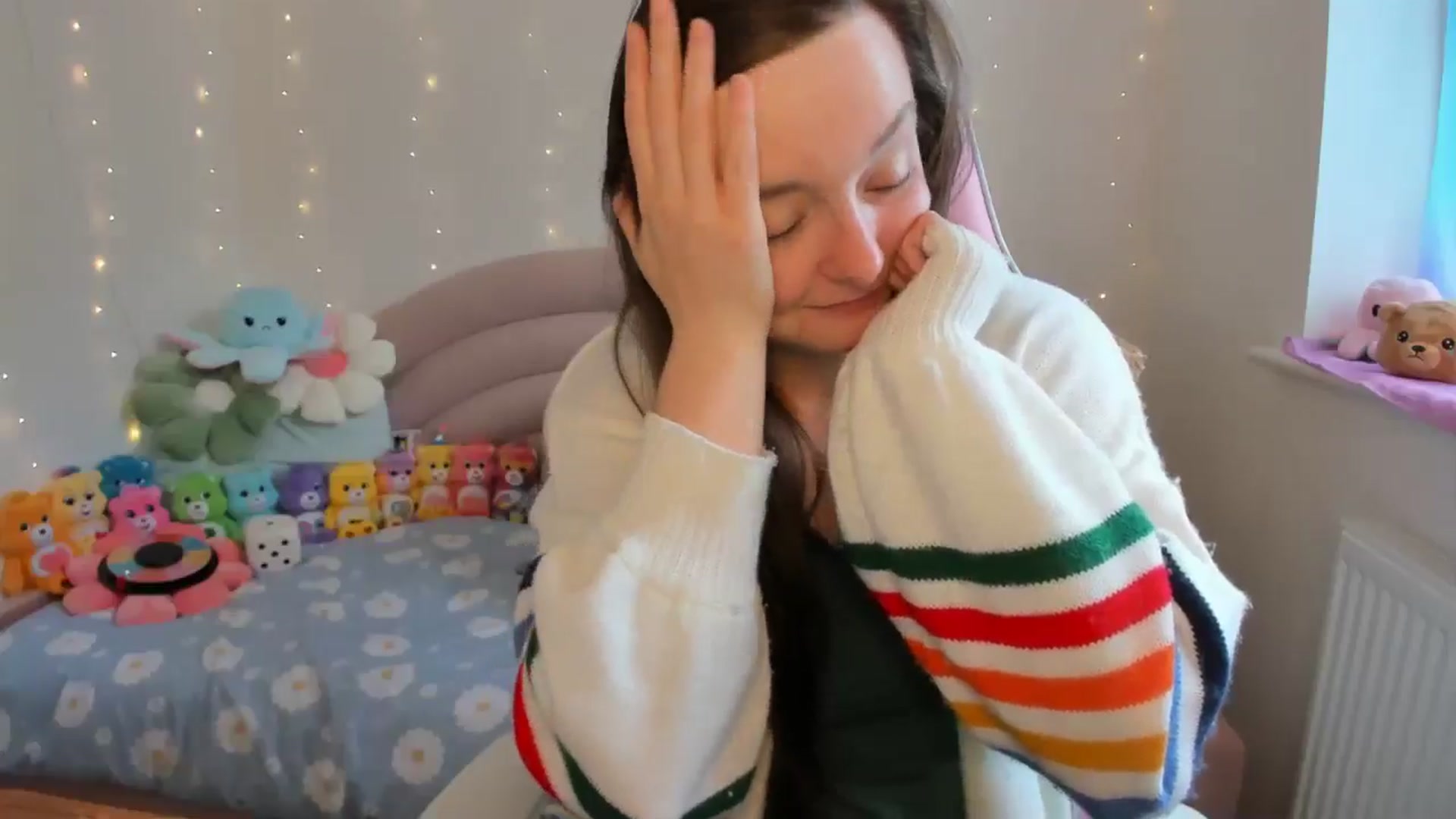 Gallery image thumbnail from JessieBear_'s myfreecams stream on, 08/23/2024, 14:18 image 14 of 20