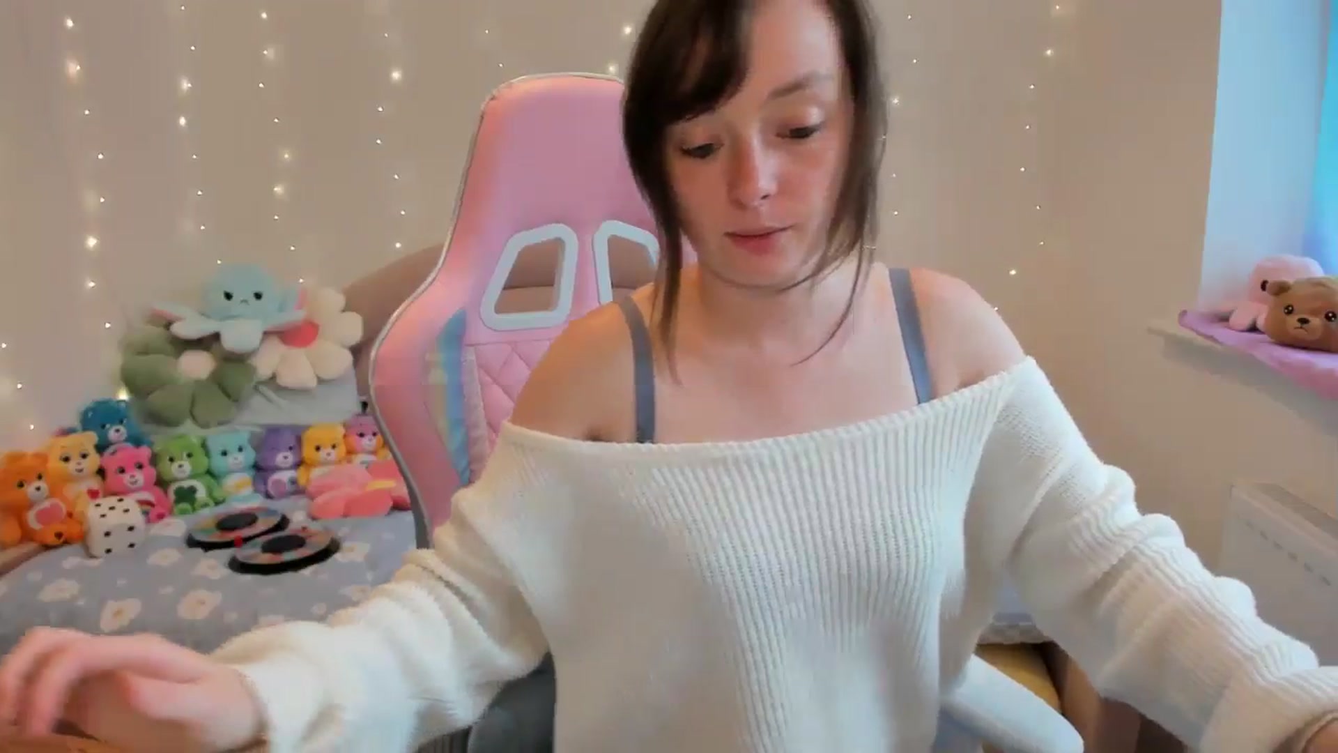Gallery image thumbnail from JessieBear_'s myfreecams stream on, 08/27/2024, 14:56 image 10 of 20