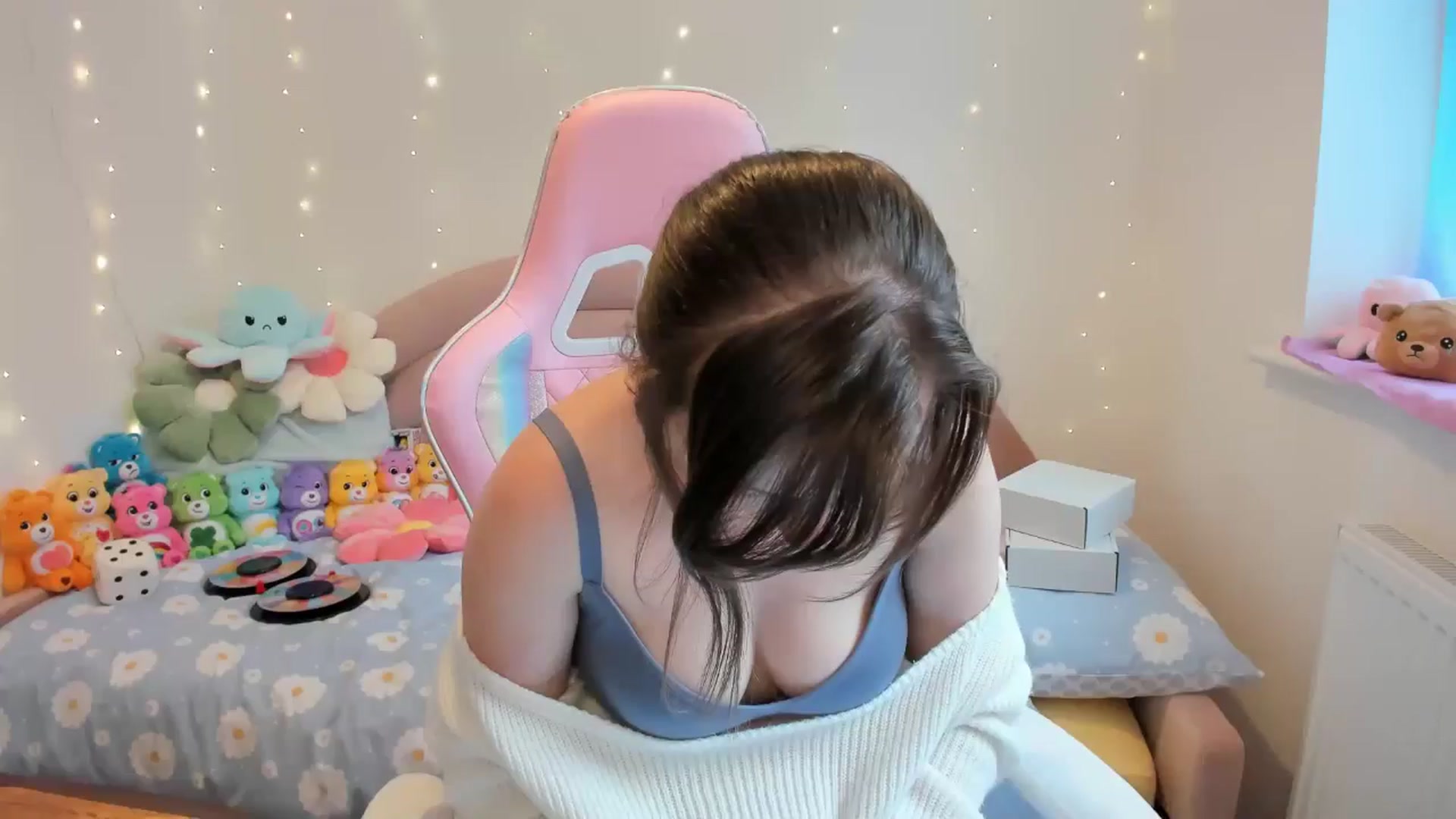 Gallery image thumbnail from JessieBear_'s myfreecams stream on, 08/27/2024, 14:56 image 13 of 20
