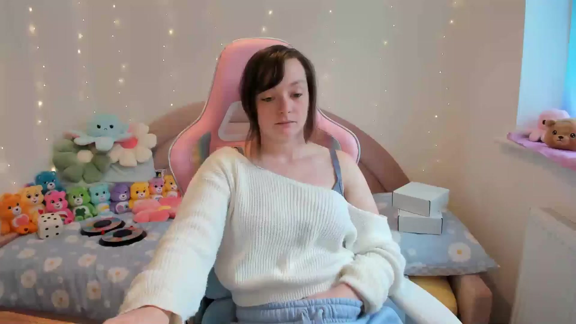 Gallery image thumbnail from JessieBear_'s myfreecams stream on, 08/27/2024, 14:56 image 17 of 20