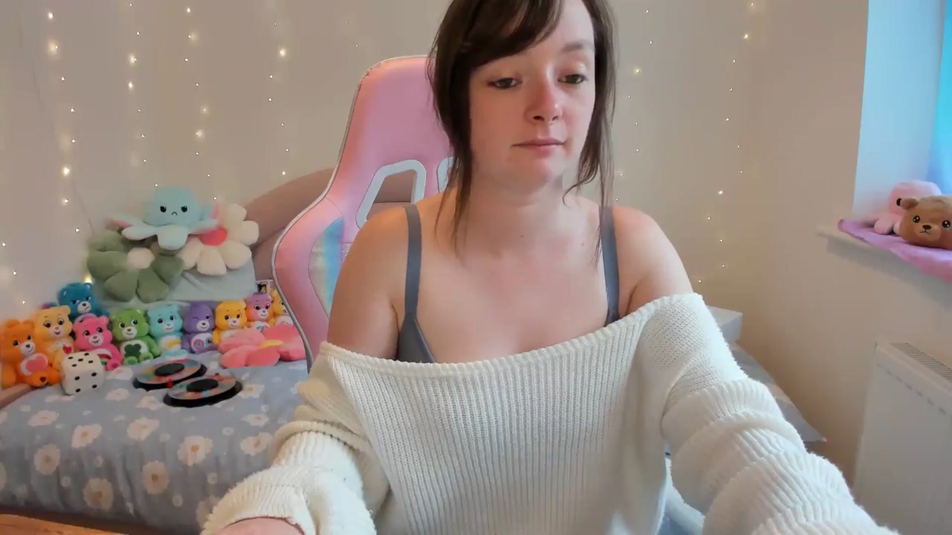 Gallery image thumbnail from JessieBear_'s myfreecams stream on, 08/27/2024, 14:56 image 9 of 20