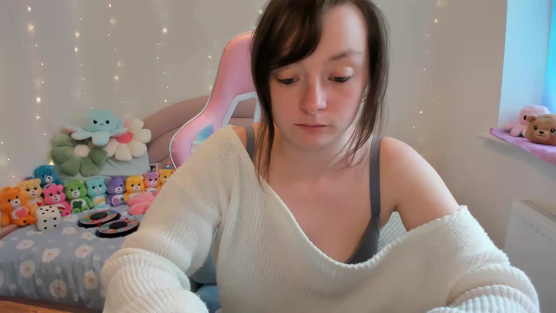 Gallery image thumbnail from JessieBear_'s myfreecams stream on, 08/27/2024, 14:56 image 18 of 20