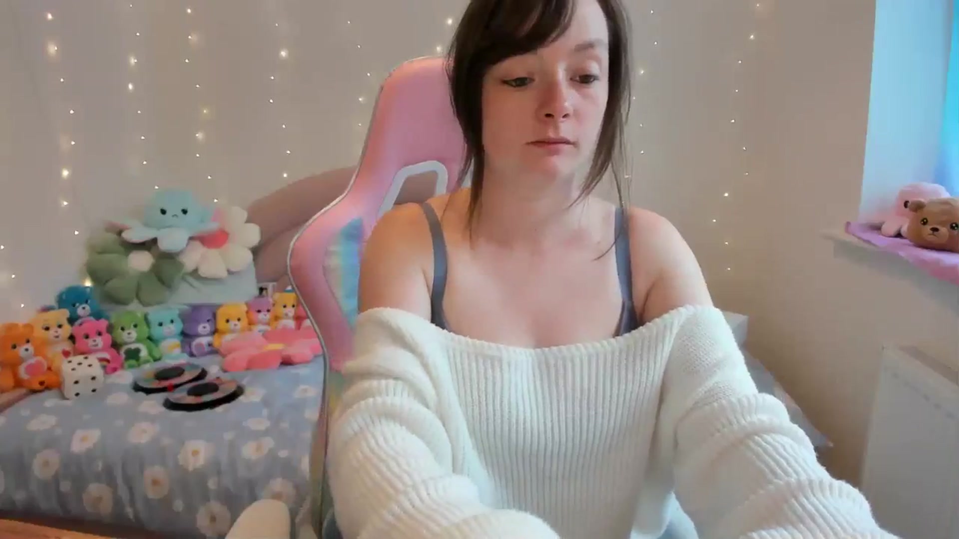 Gallery image thumbnail from JessieBear_'s myfreecams stream on, 08/27/2024, 14:56 image 8 of 20