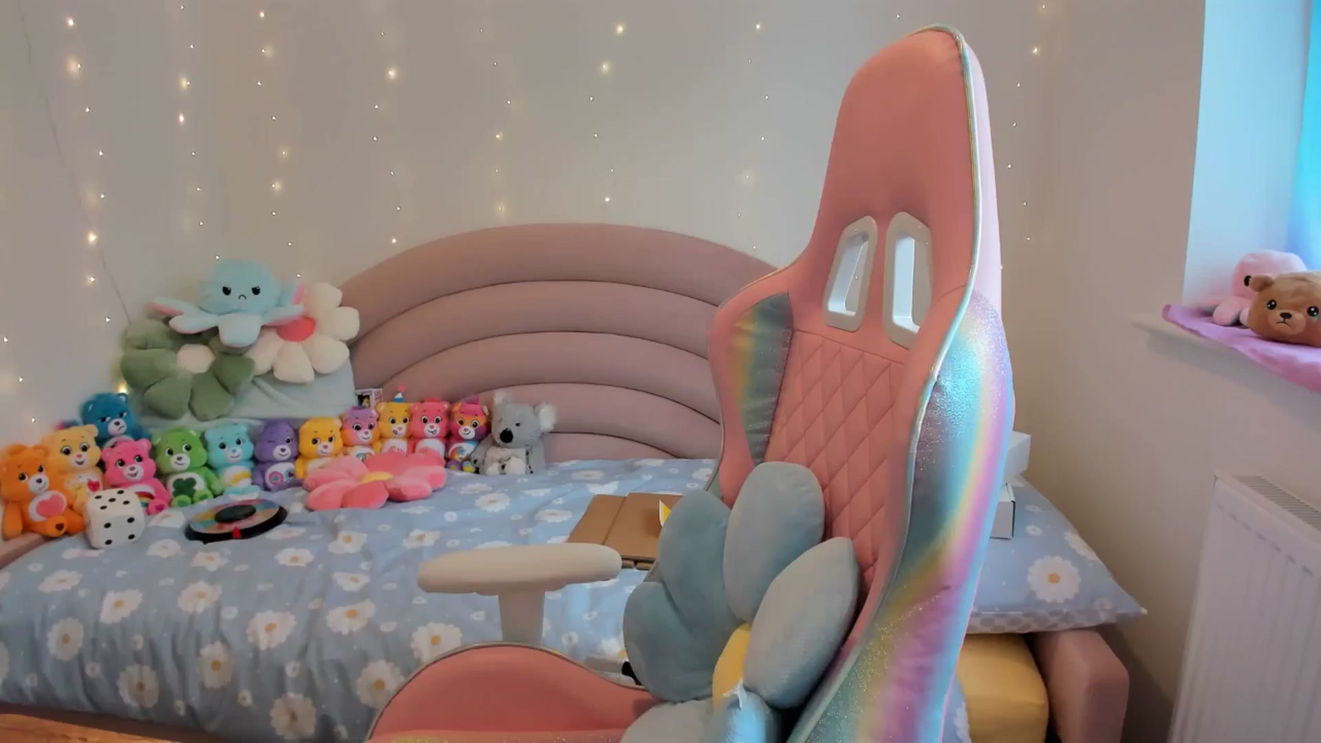 Gallery image thumbnail from JessieBear_'s myfreecams stream on, 08/27/2024, 16:30 image 6 of 20