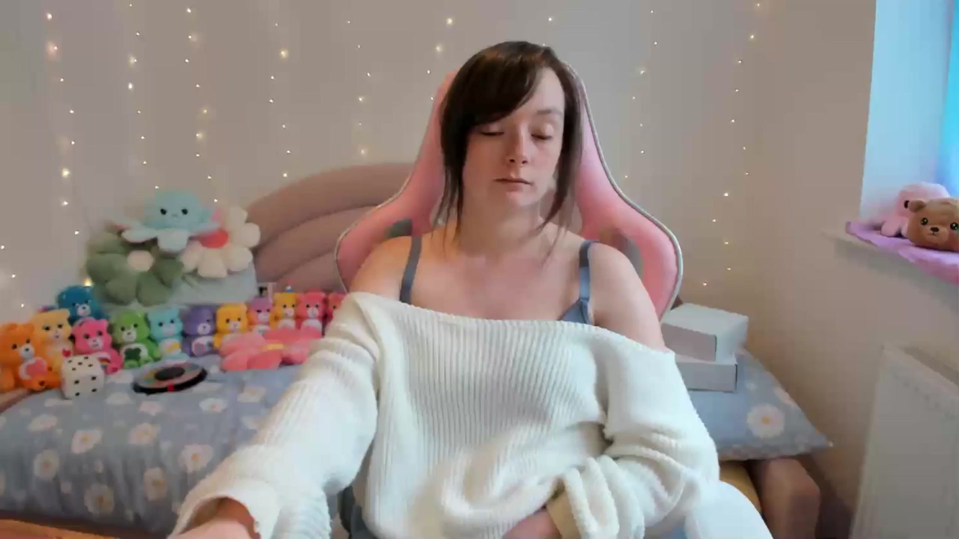 Gallery image thumbnail from JessieBear_'s myfreecams stream on, 08/27/2024, 16:30 image 7 of 20
