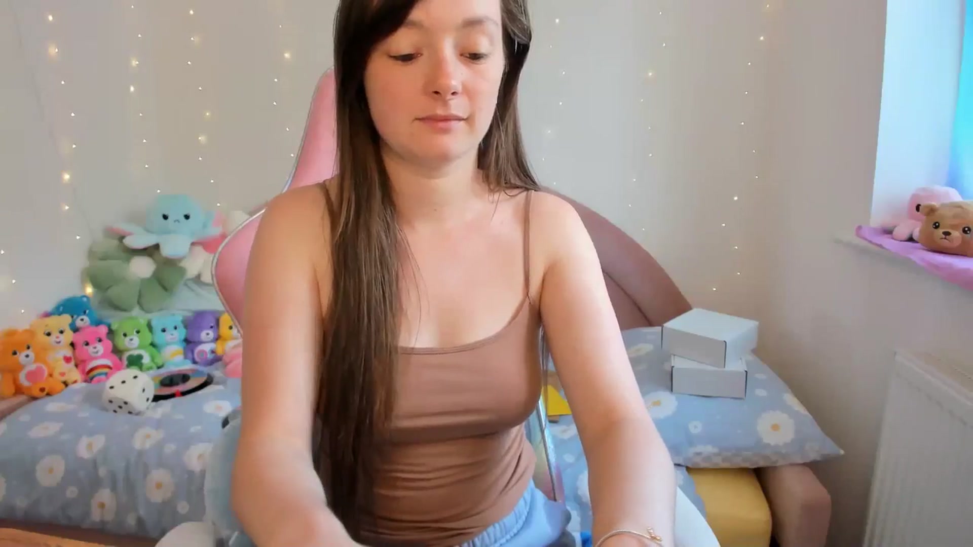 Gallery image thumbnail from JessieBear_'s myfreecams stream on, 08/29/2024, 14:08 image 14 of 20