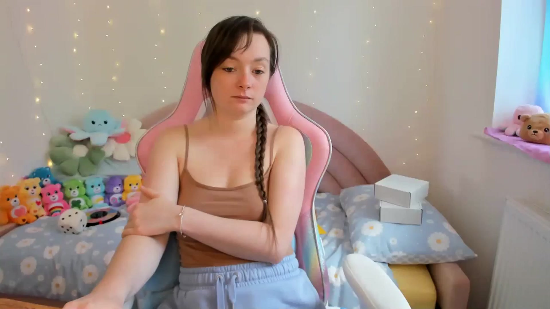 Gallery image thumbnail from JessieBear_'s myfreecams stream on, 08/29/2024, 15:31 image 7 of 20