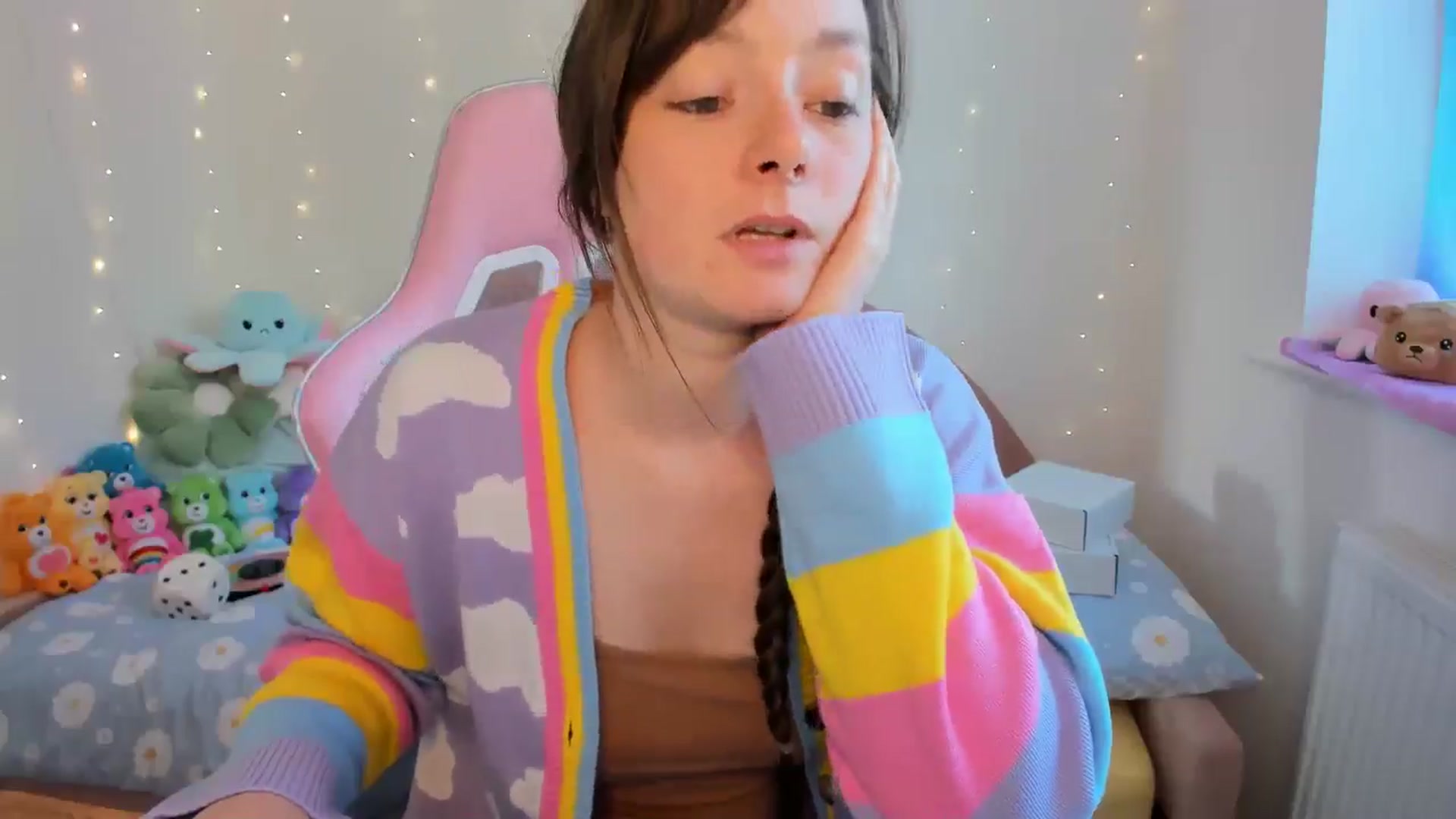 Gallery image thumbnail from JessieBear_'s myfreecams stream on, 08/29/2024, 16:27 image 15 of 20