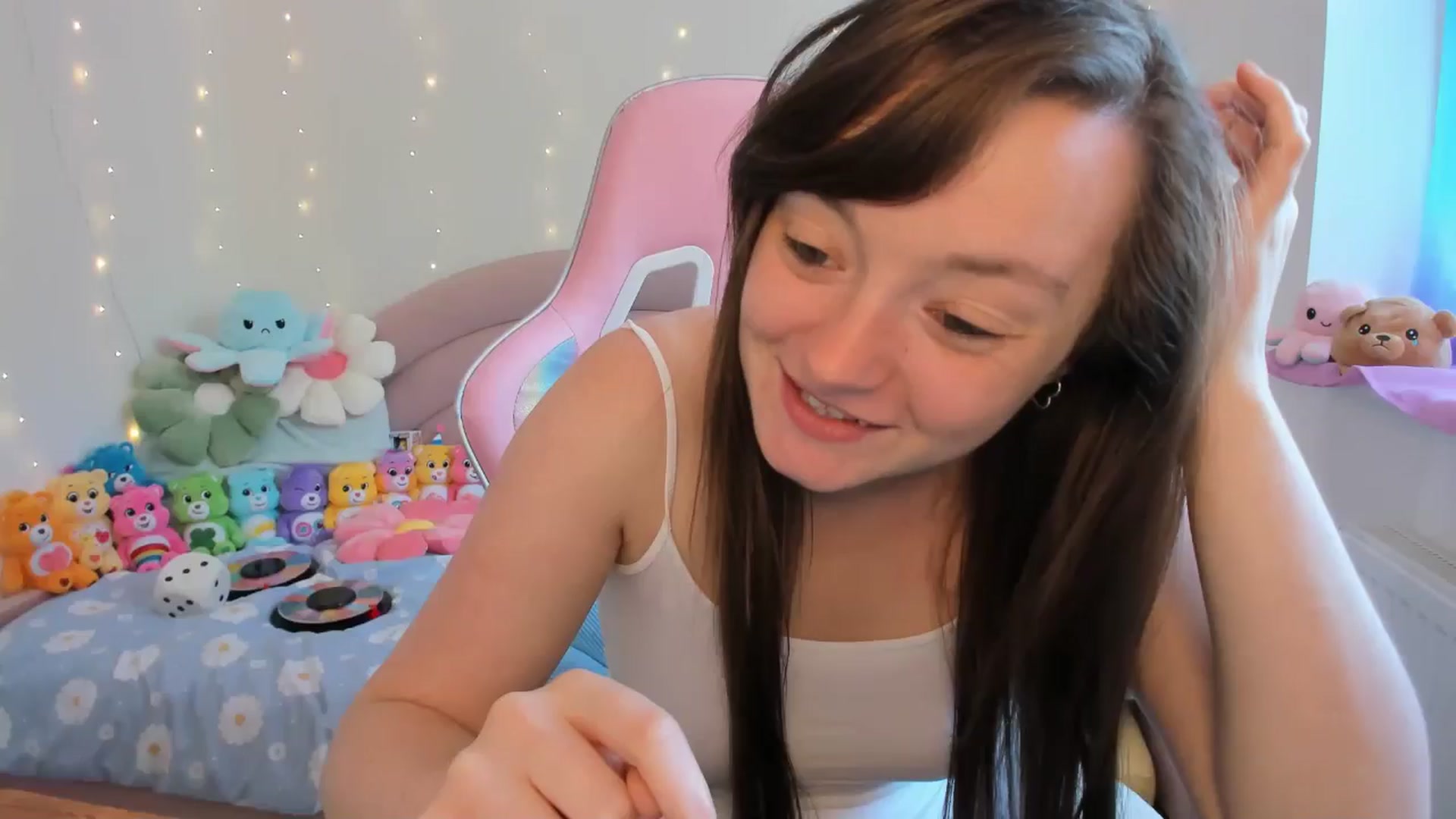 Gallery image thumbnail from JessieBear_'s myfreecams stream on, 08/30/2024, 14:52 image 14 of 20
