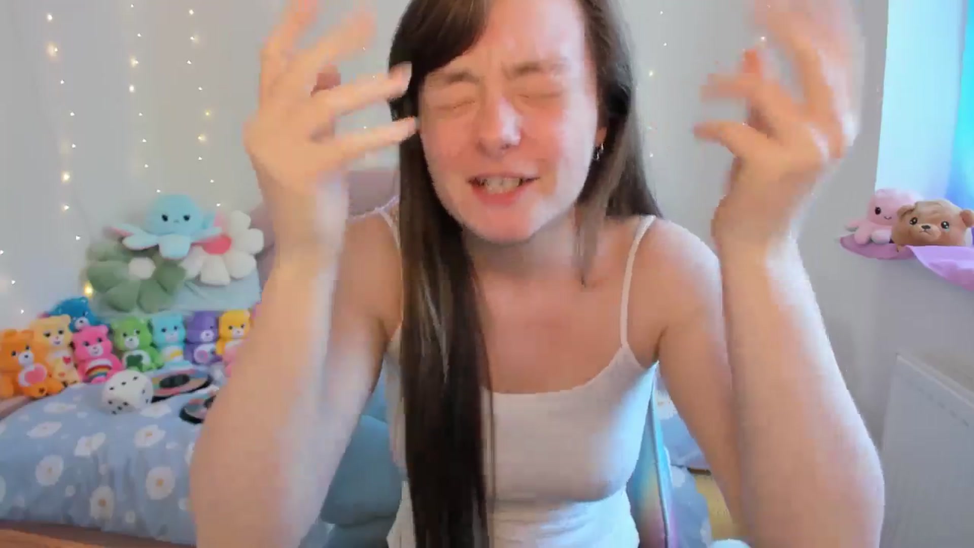 Gallery image thumbnail from JessieBear_'s myfreecams stream on, 08/30/2024, 14:52 image 17 of 20
