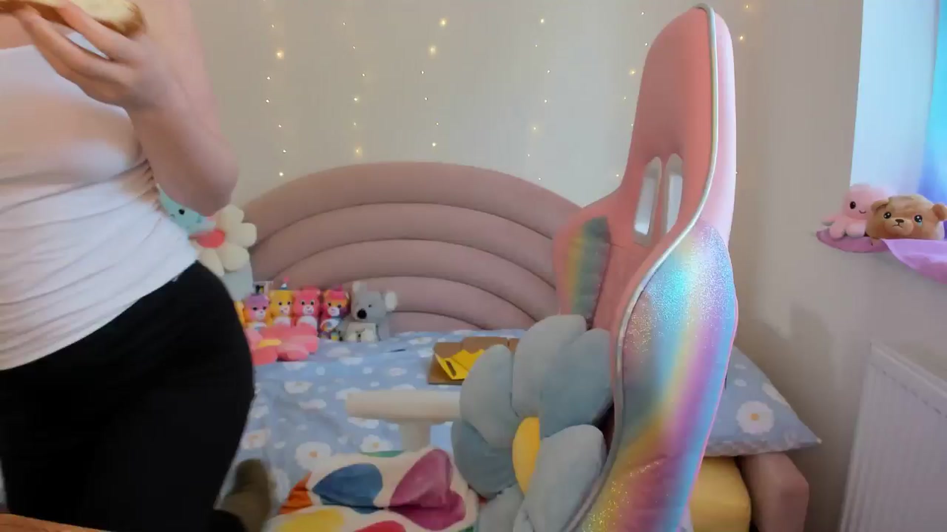 Gallery image thumbnail from JessieBear_'s myfreecams stream on, 08/30/2024, 16:09 image 4 of 20