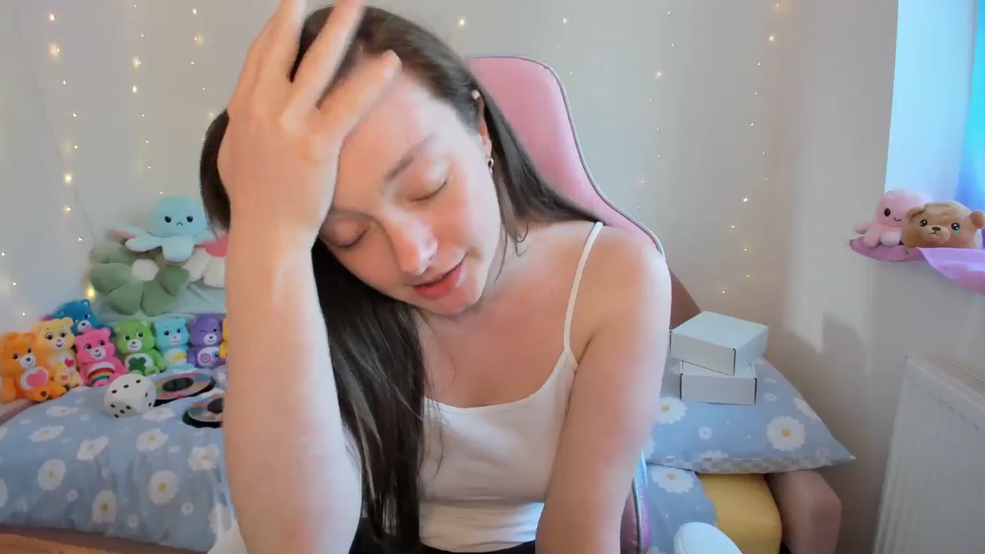 Gallery image thumbnail from JessieBear_'s myfreecams stream on, 08/30/2024, 16:09 image 17 of 20