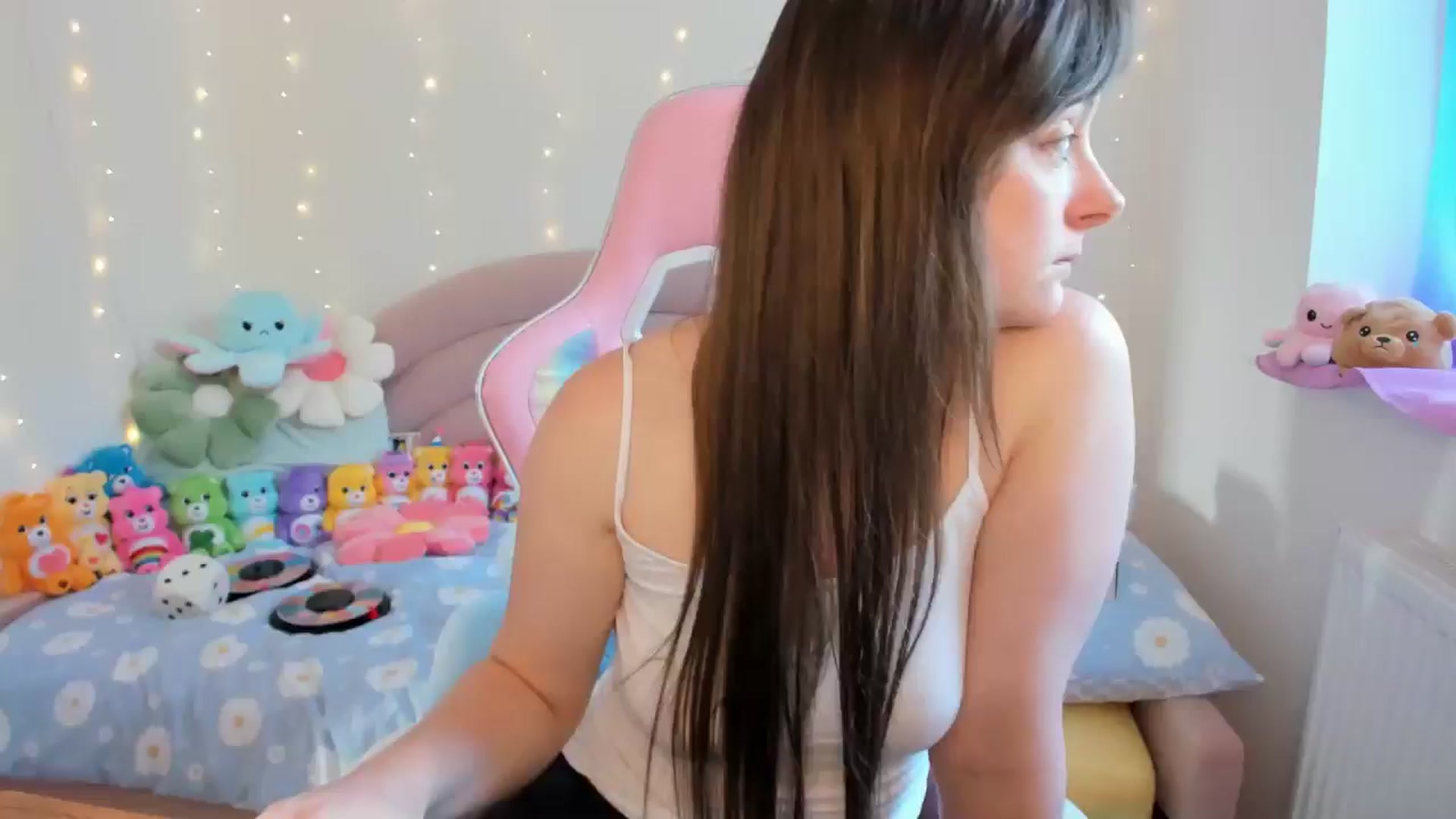 Gallery image thumbnail from JessieBear_'s myfreecams stream on, 08/30/2024, 16:24 image 19 of 20