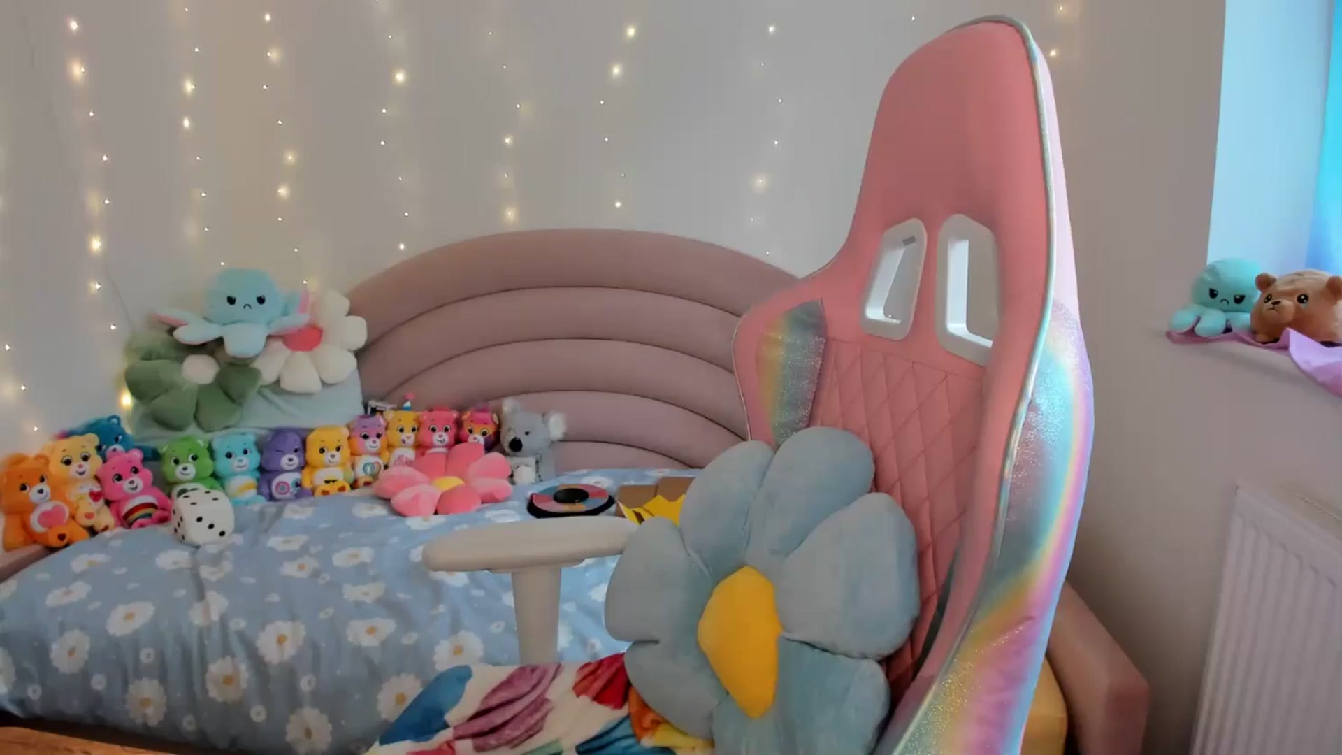 Gallery image thumbnail from JessieBear_'s myfreecams stream on, 09/05/2024, 16:33 image 16 of 20