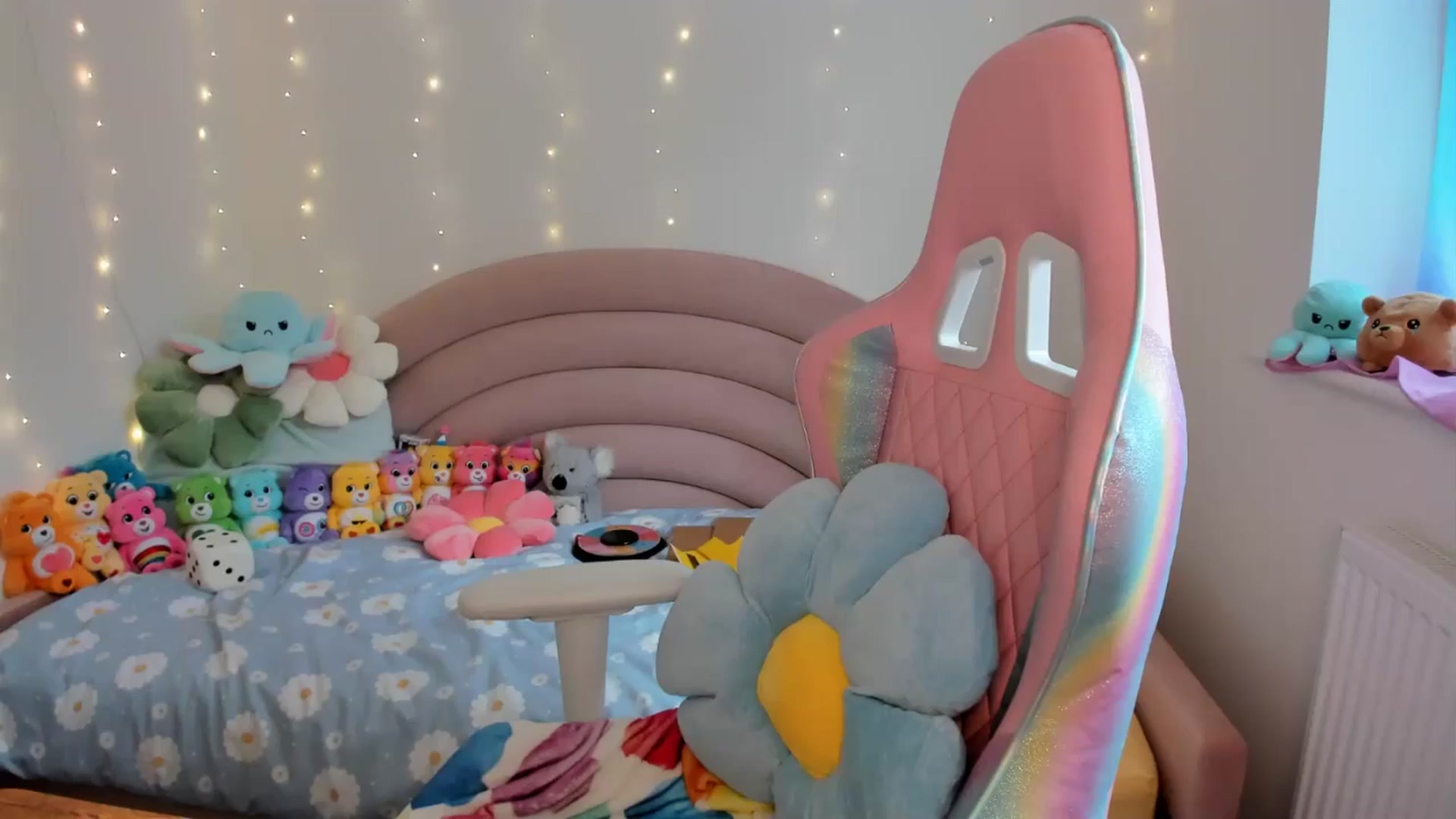 Gallery image thumbnail from JessieBear_'s myfreecams stream on, 09/05/2024, 16:33 image 15 of 20