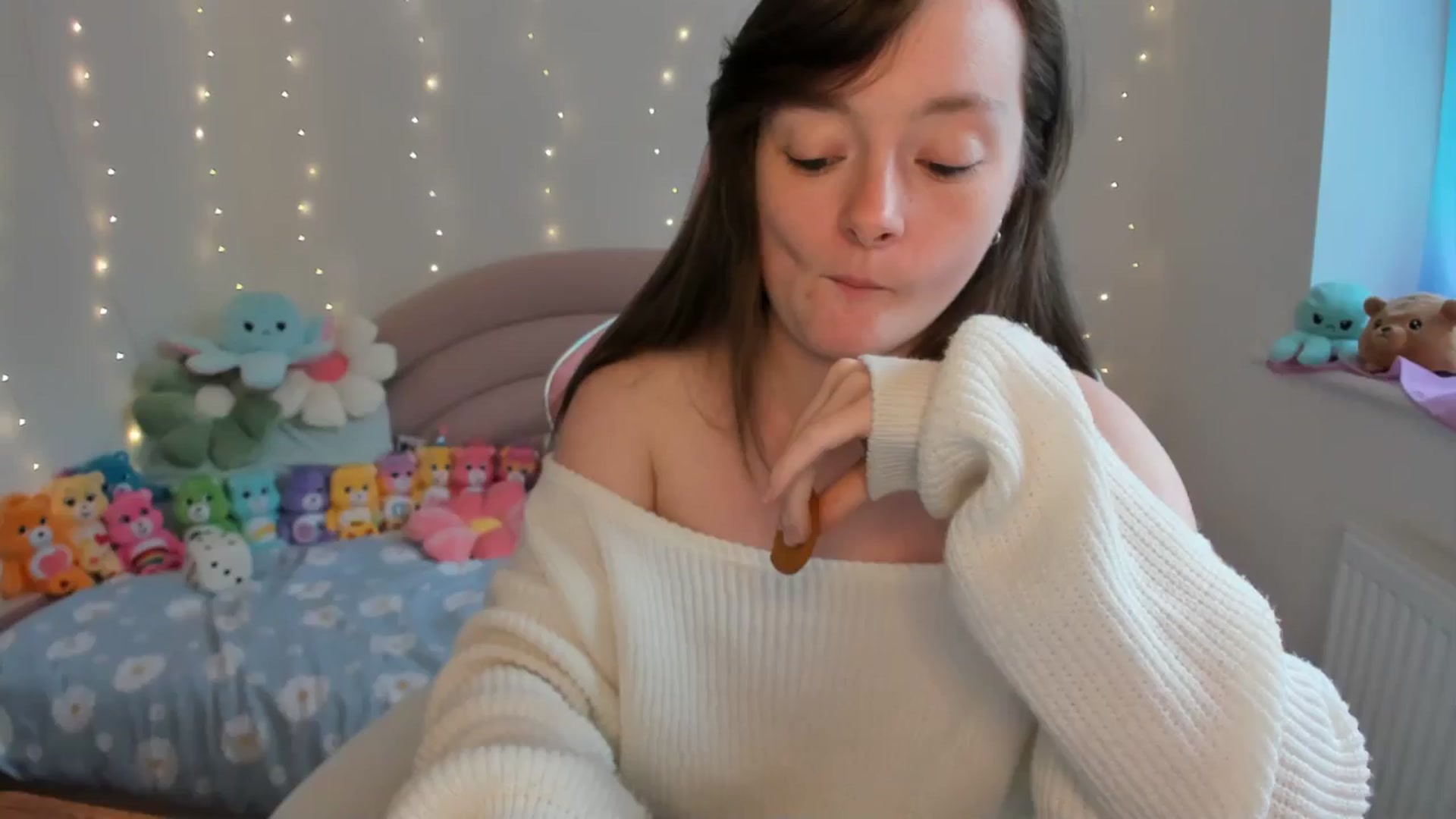 Gallery image thumbnail from JessieBear_'s myfreecams stream on, 09/05/2024, 16:33 image 19 of 20