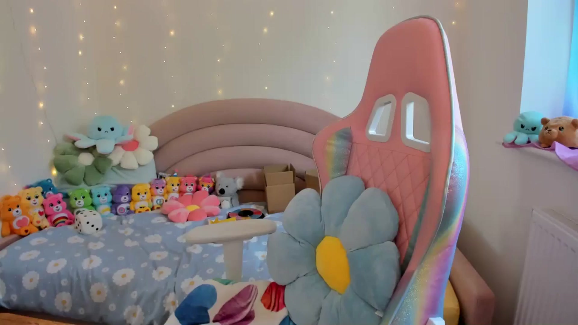 Gallery image thumbnail from JessieBear_'s myfreecams stream on, 09/06/2024, 15:03 image 13 of 20