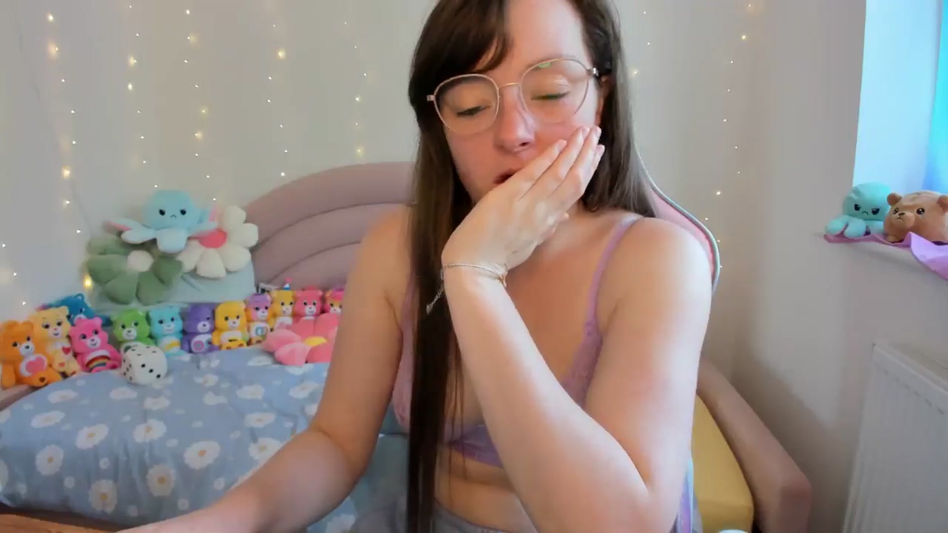 Gallery image thumbnail from JessieBear_'s myfreecams stream on, 09/06/2024, 15:03 image 8 of 20