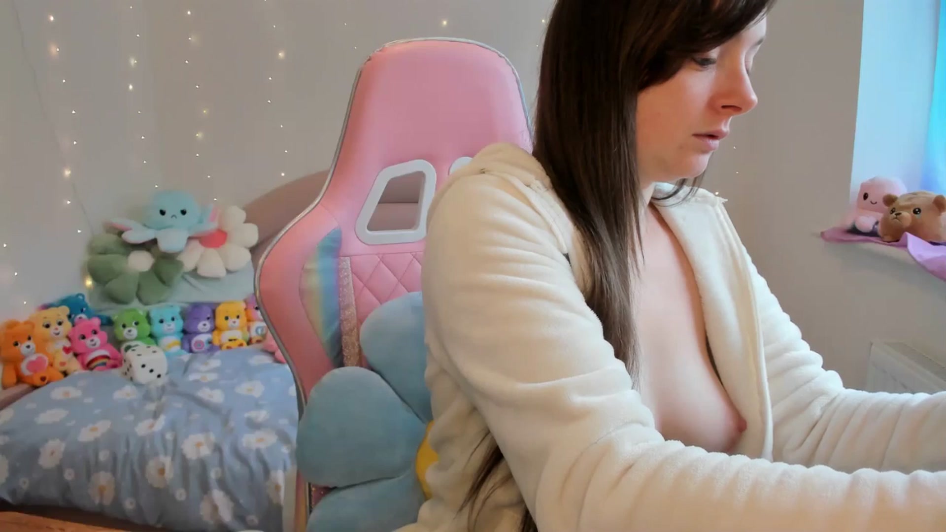 Gallery image thumbnail from JessieBear_'s myfreecams stream on, 09/09/2024, 14:02 image 13 of 20