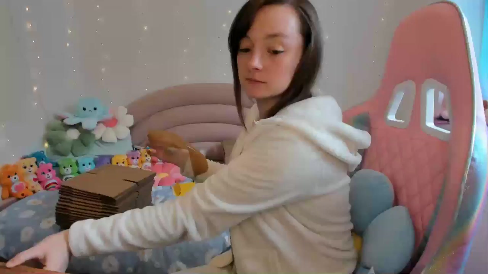 Gallery image thumbnail from JessieBear_'s myfreecams stream on, 09/09/2024, 14:59 image 5 of 20