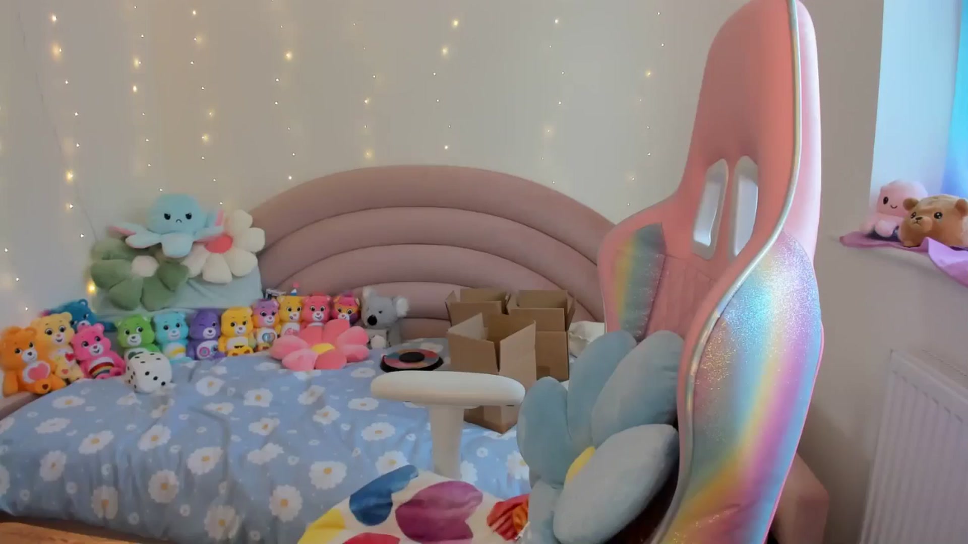 Gallery image thumbnail from JessieBear_'s myfreecams stream on, 09/09/2024, 15:40 image 14 of 20