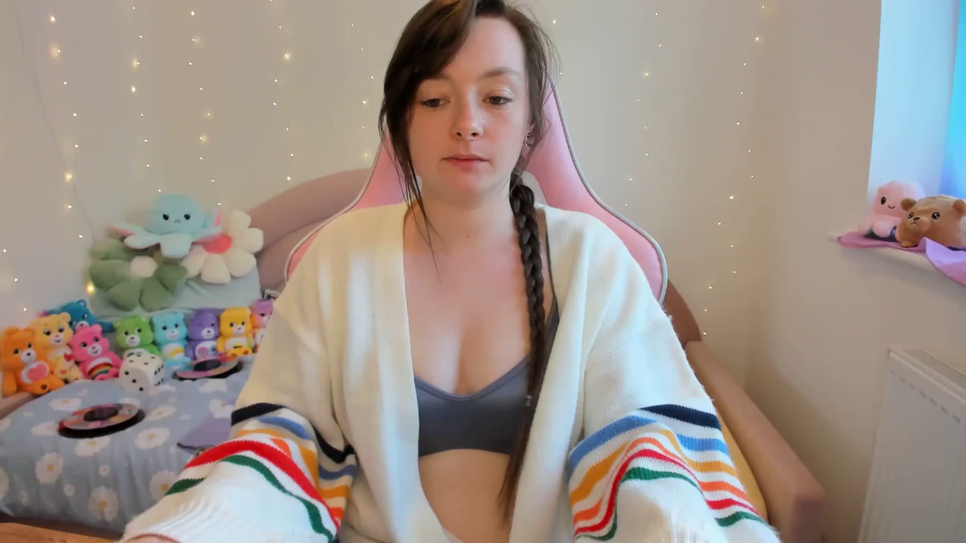 Gallery image thumbnail from JessieBear_'s myfreecams stream on, 09/12/2024, 16:15 image 1 of 20