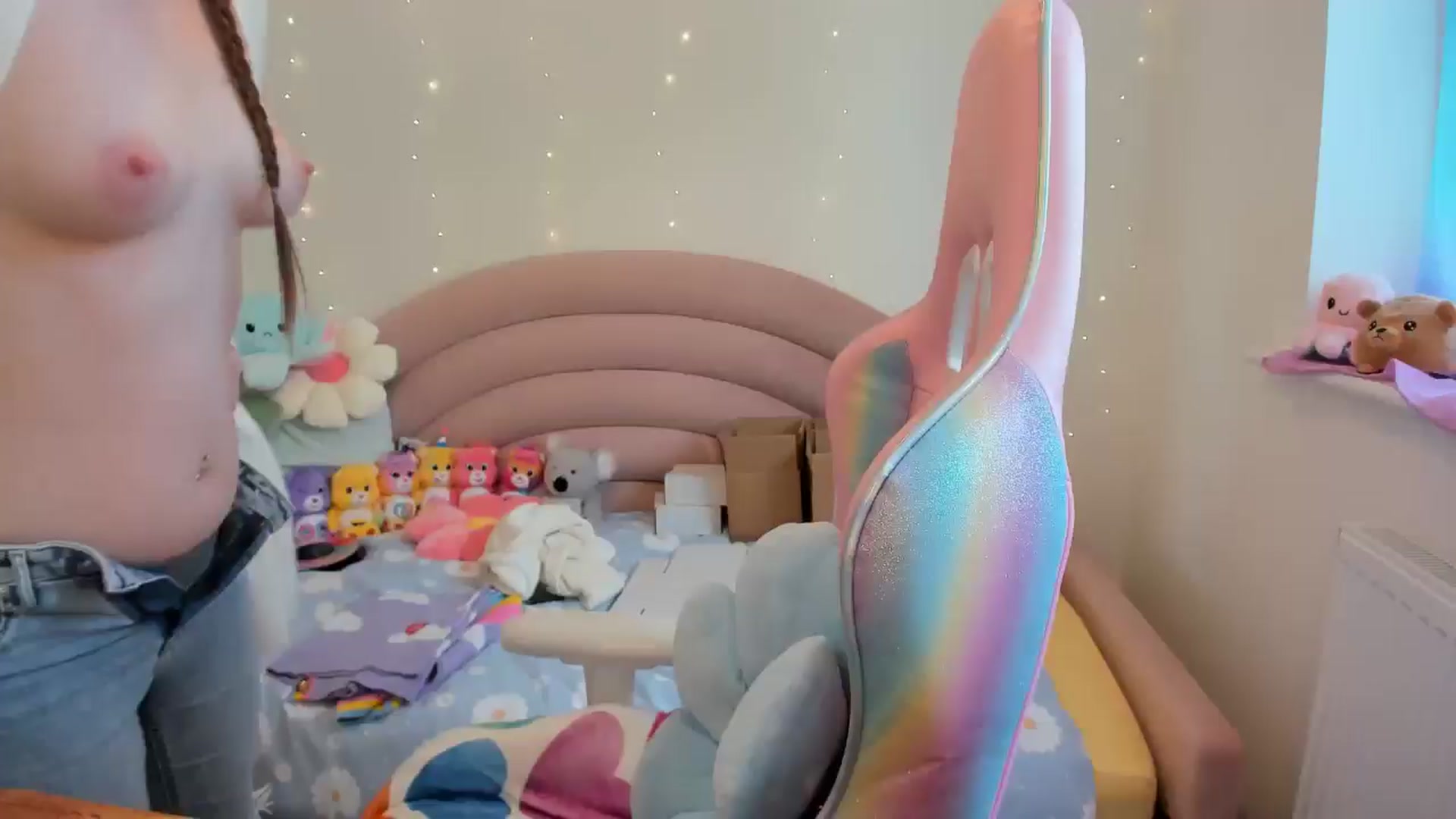 Gallery image thumbnail from JessieBear_'s myfreecams stream on, 09/12/2024, 16:15 image 16 of 20