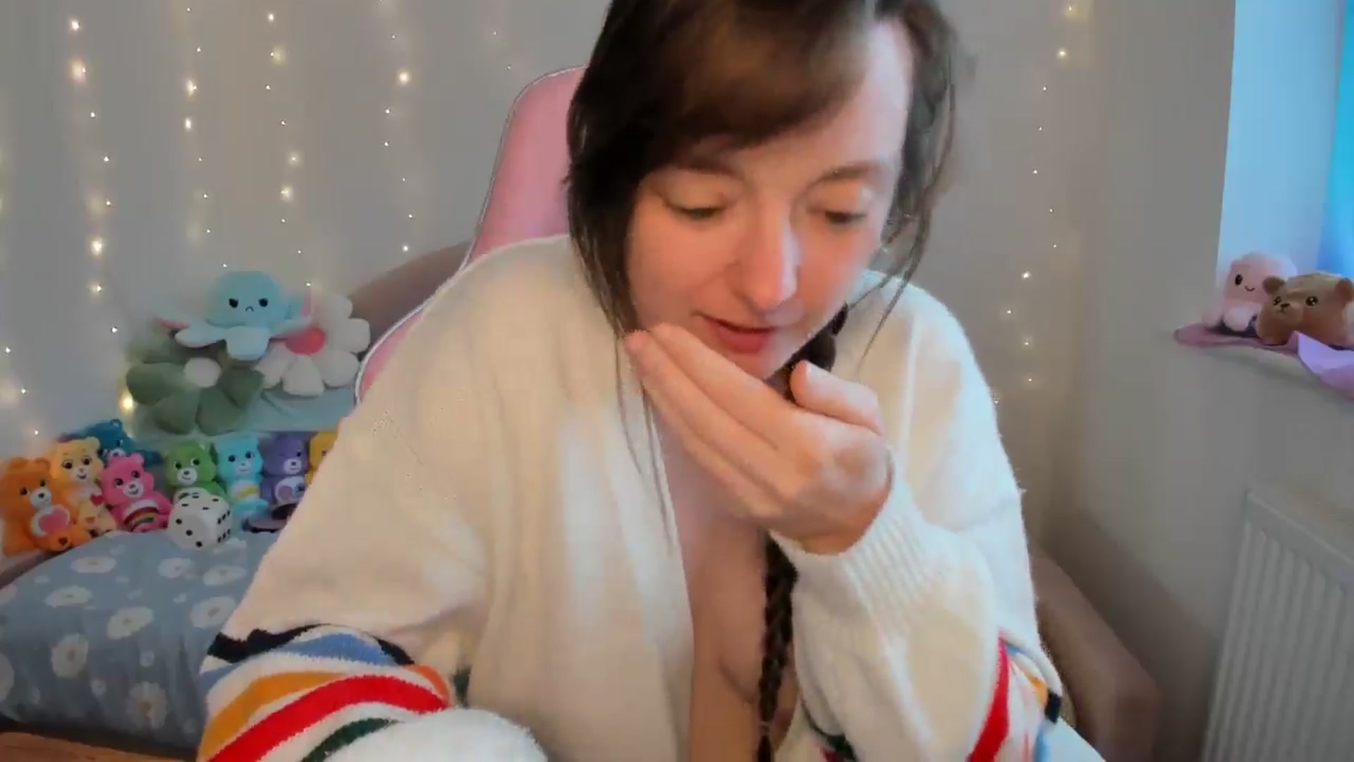 Gallery image thumbnail from JessieBear_'s myfreecams stream on, 09/12/2024, 16:59 image 16 of 20