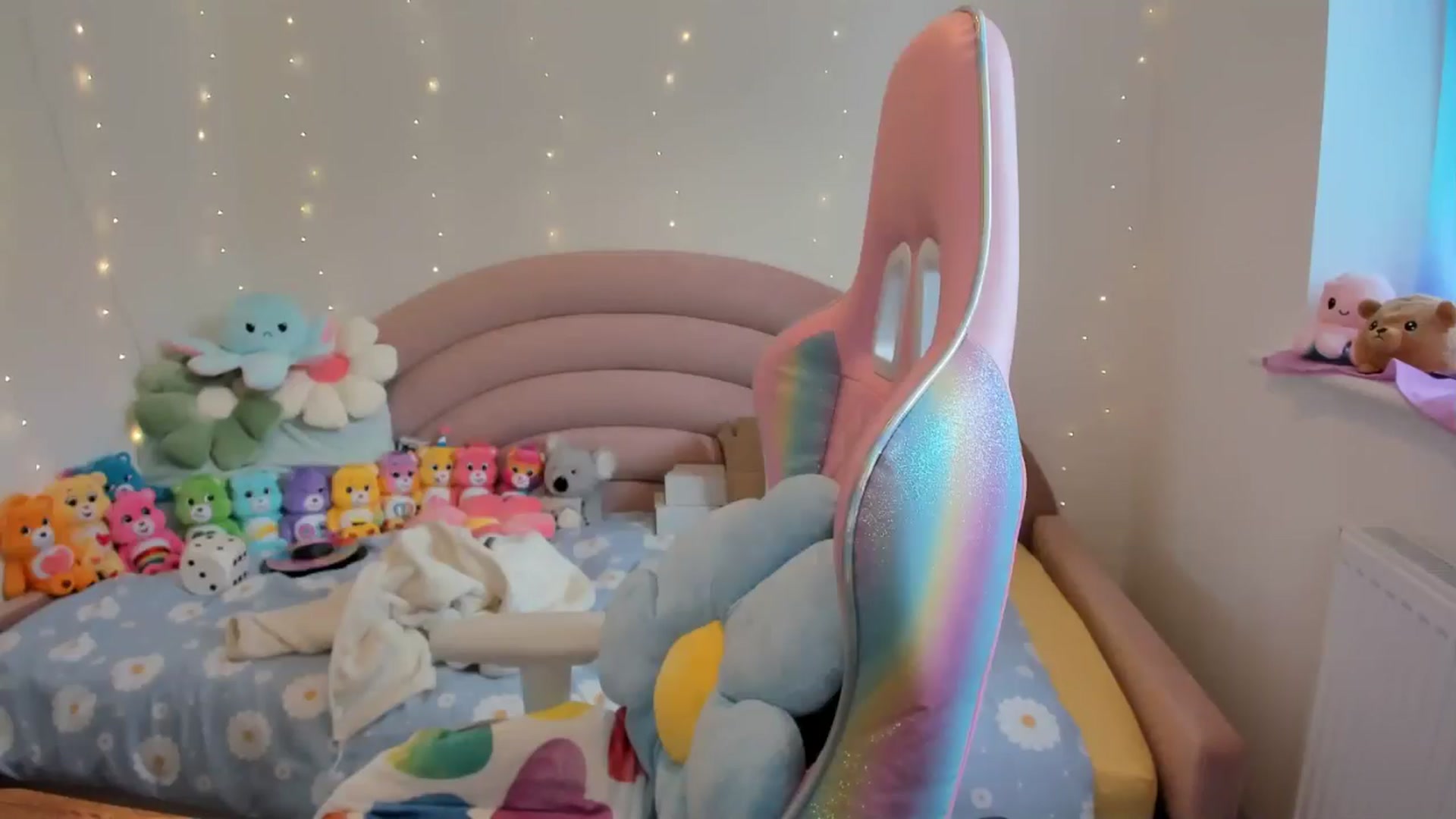 Gallery image thumbnail from JessieBear_'s myfreecams stream on, 09/13/2024, 15:21 image 12 of 20