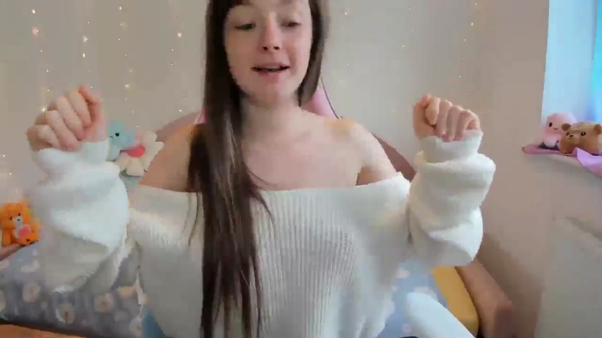 Gallery image thumbnail from JessieBear_'s myfreecams stream on, 09/13/2024, 15:21 image 16 of 20