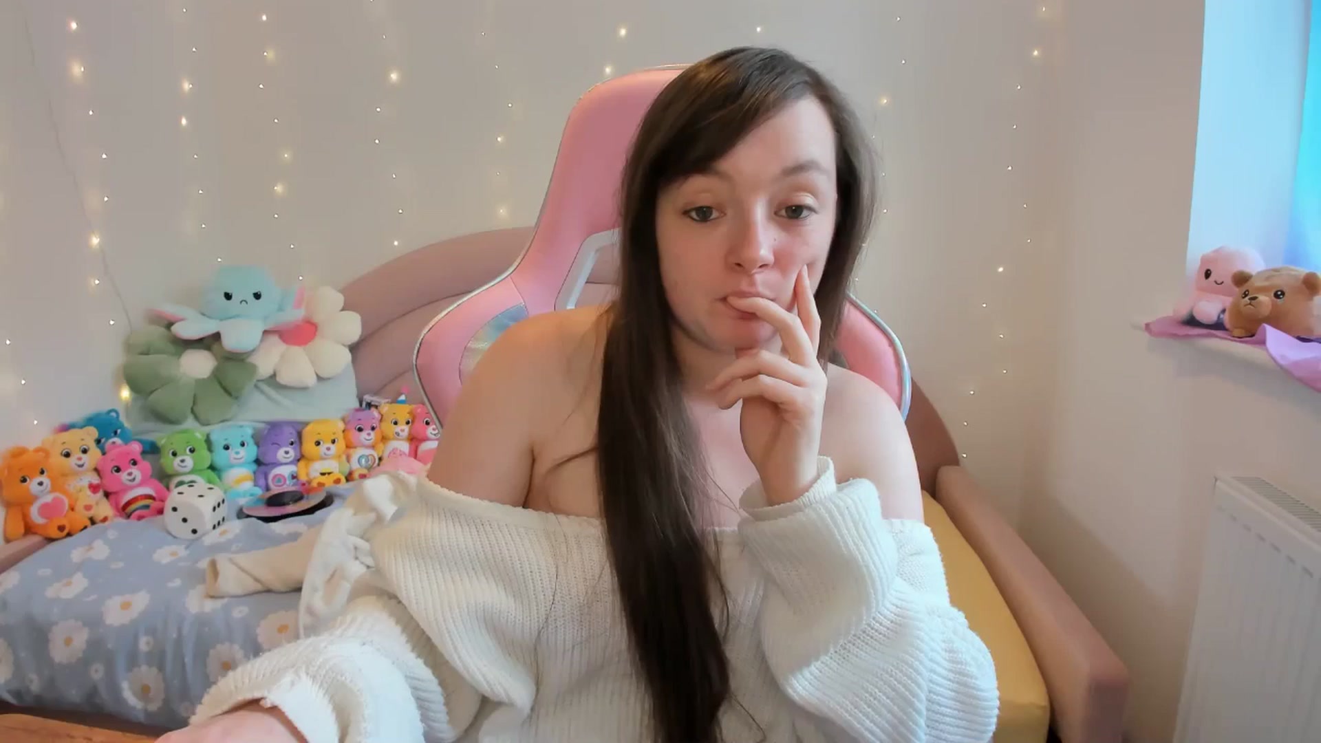 Gallery image thumbnail from JessieBear_'s myfreecams stream on, 09/13/2024, 17:12 image 1 of 20