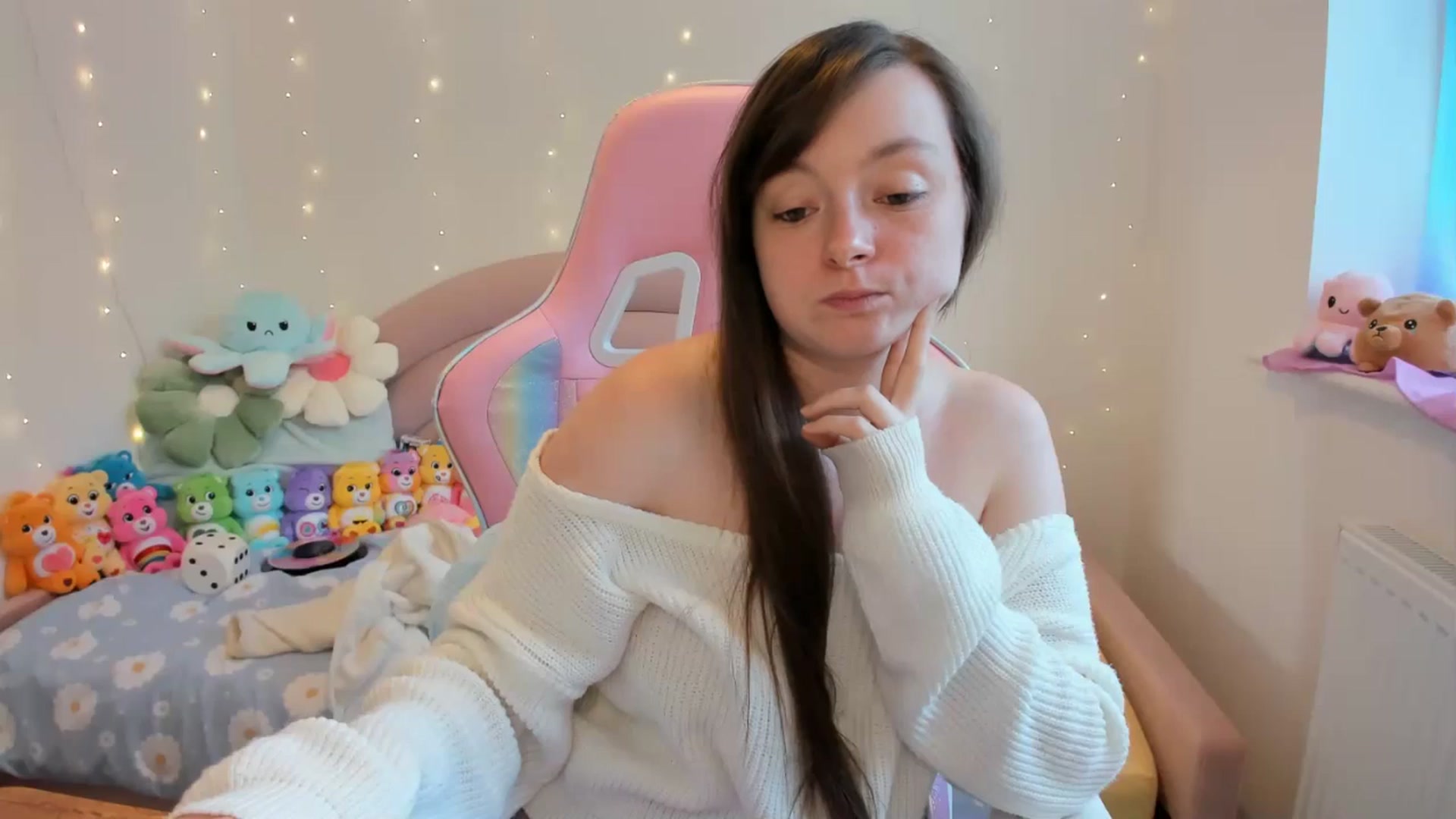 Gallery image thumbnail from JessieBear_'s myfreecams stream on, 09/13/2024, 17:12 image 2 of 20