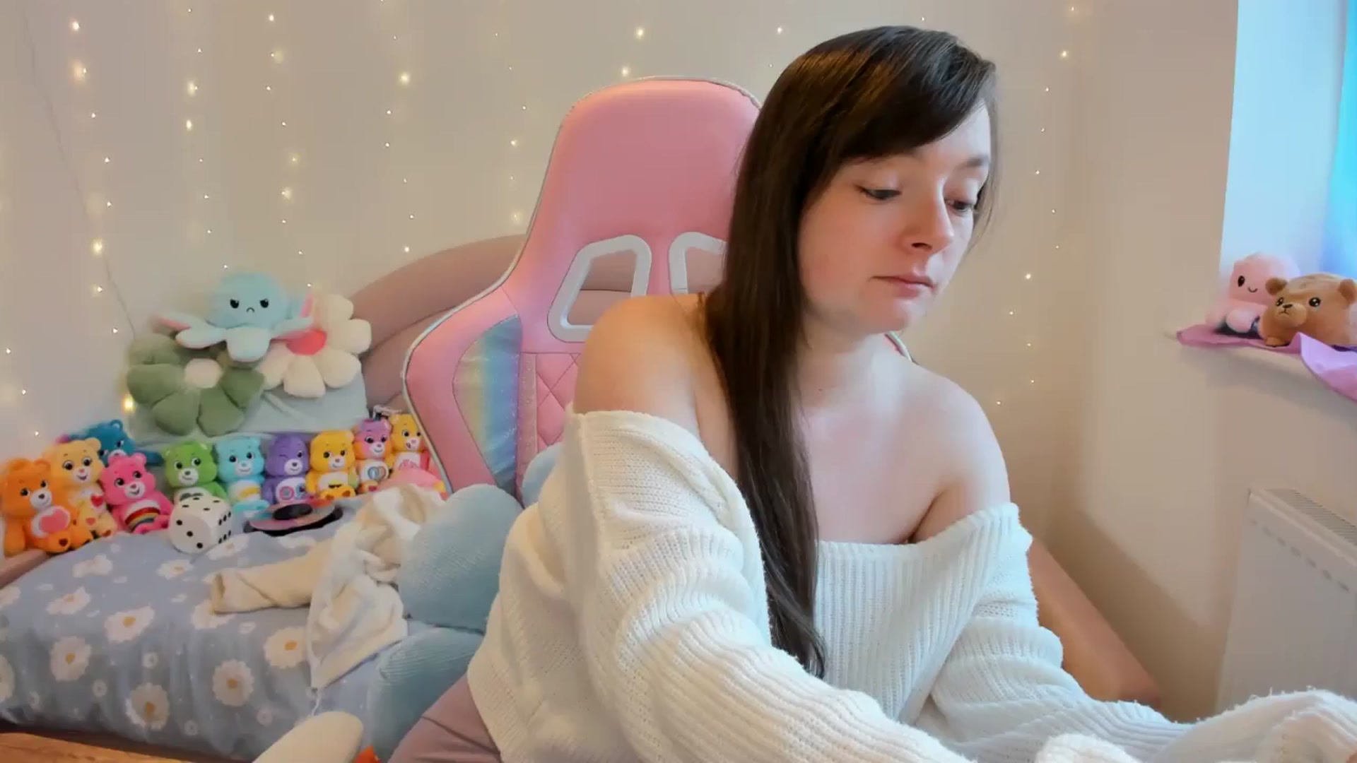 Gallery image thumbnail from JessieBear_'s myfreecams stream on, 09/13/2024, 17:12 image 3 of 20