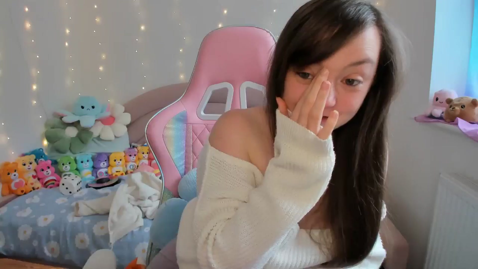 Gallery image thumbnail from JessieBear_'s myfreecams stream on, 09/13/2024, 17:12 image 14 of 20