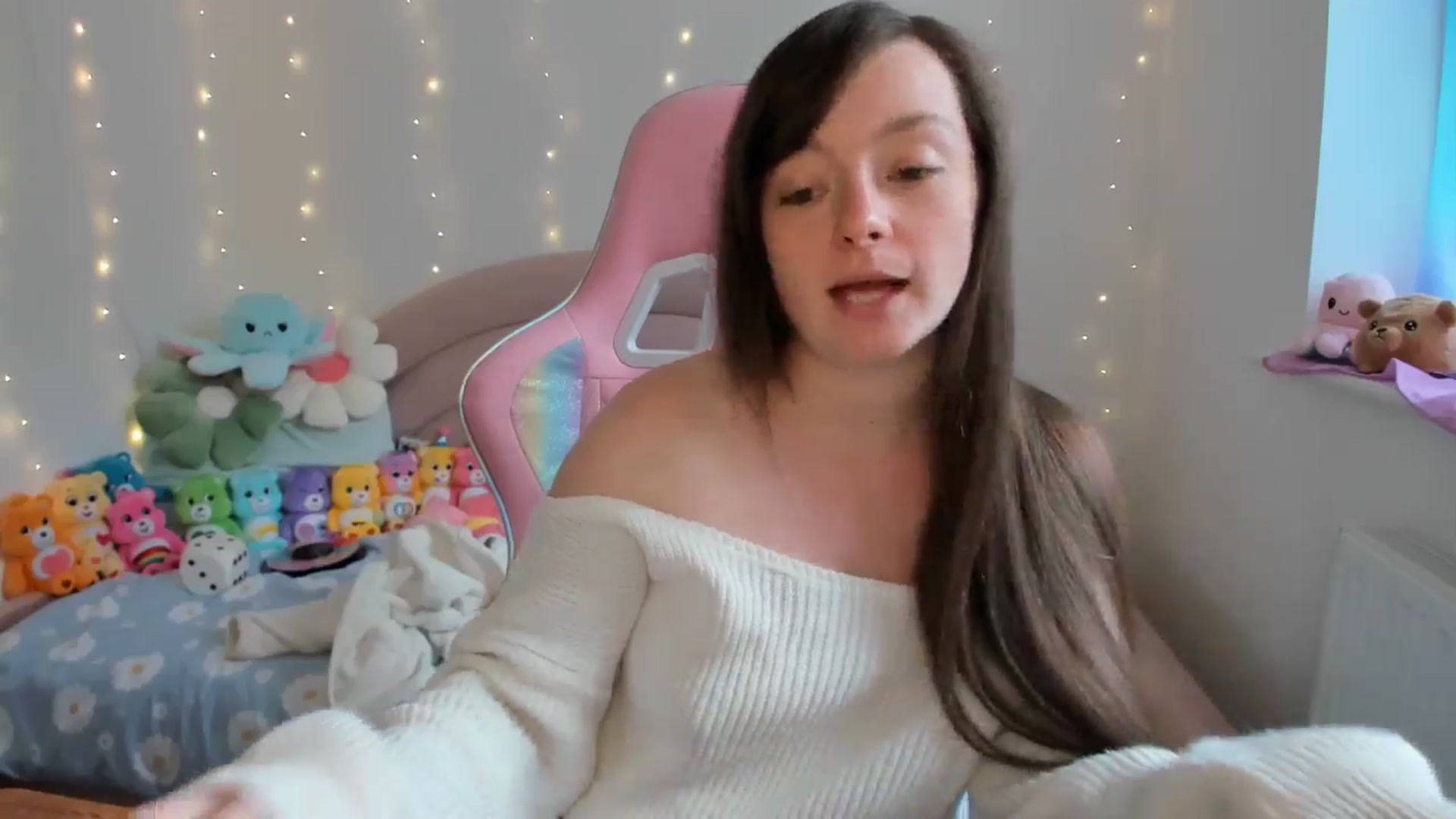 Gallery image thumbnail from JessieBear_'s myfreecams stream on, 09/13/2024, 17:12 image 16 of 20