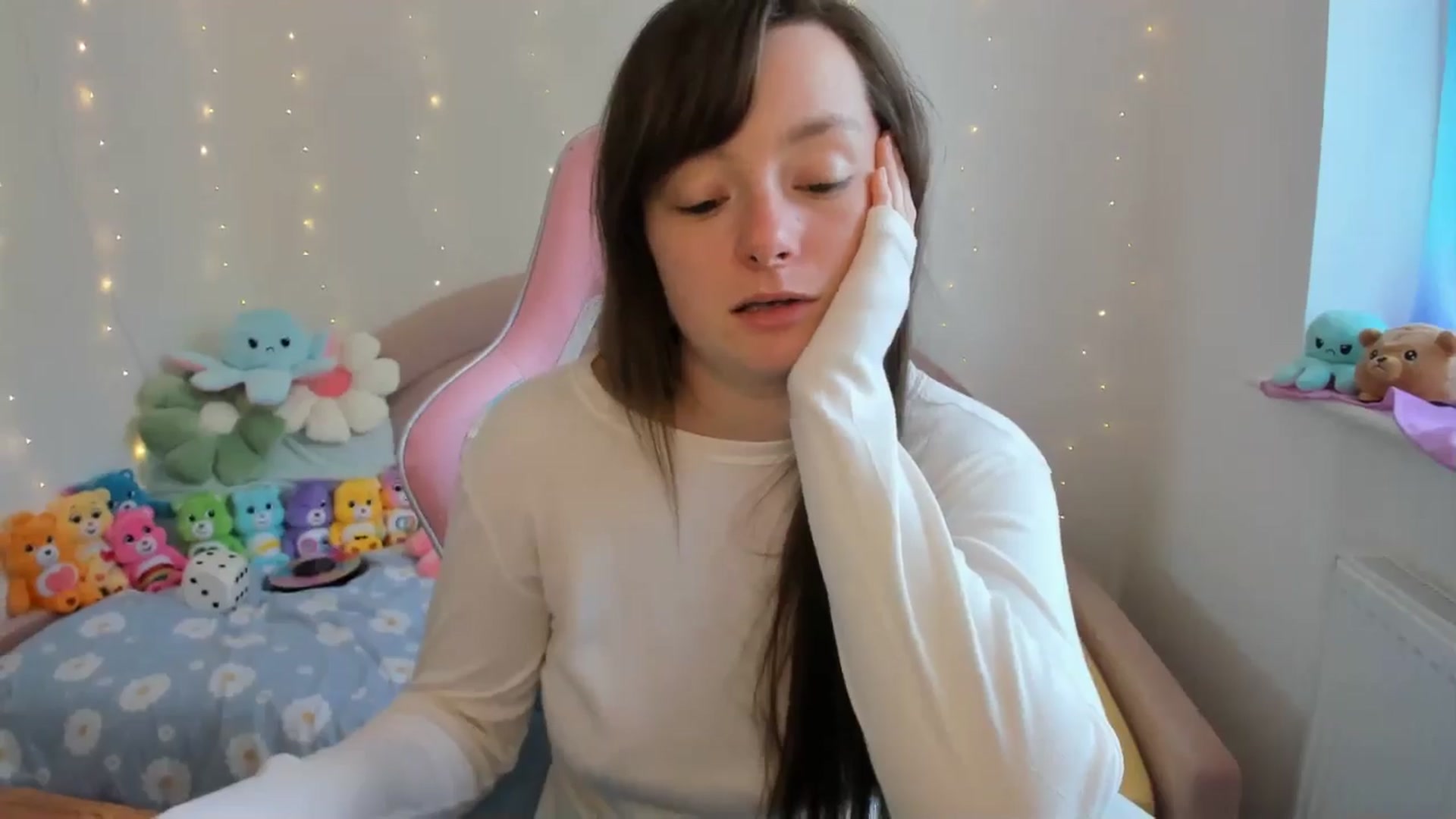 Gallery image thumbnail from JessieBear_'s myfreecams stream on, 09/16/2024, 15:05 image 15 of 20