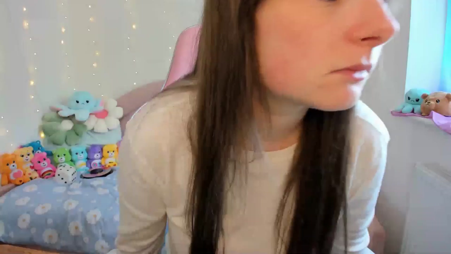 Gallery image thumbnail from JessieBear_'s myfreecams stream on, 09/16/2024, 15:05 image 2 of 20