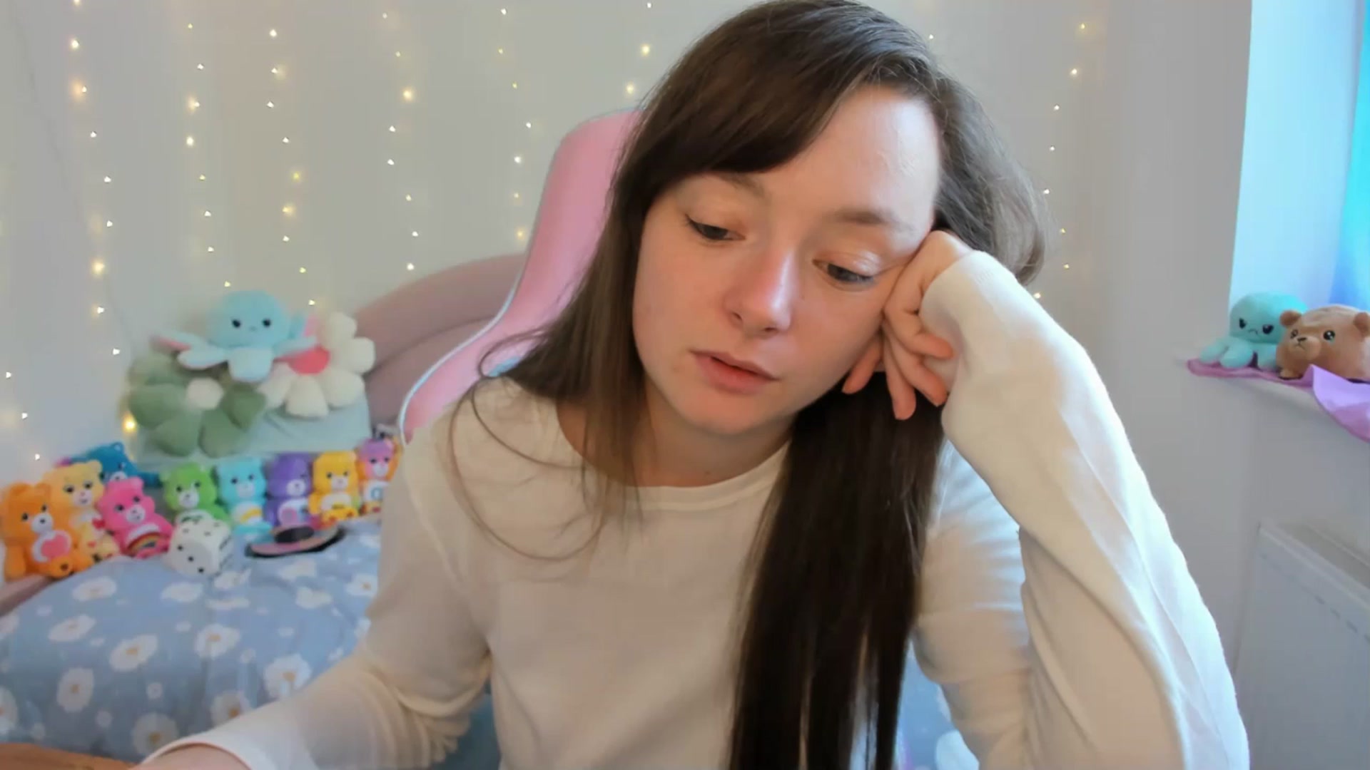 Gallery image thumbnail from JessieBear_'s myfreecams stream on, 09/16/2024, 16:17 image 7 of 20