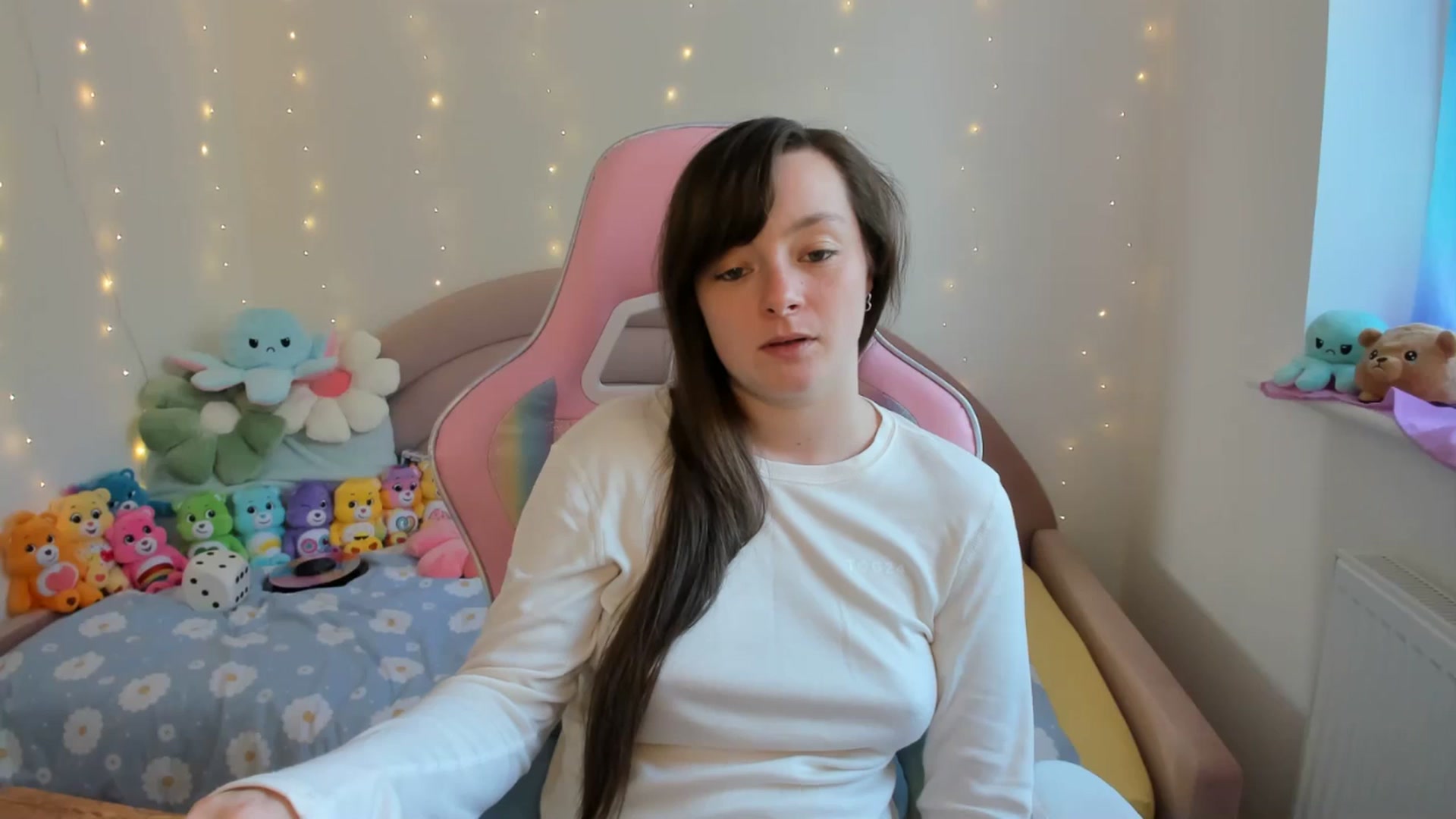 Gallery image thumbnail from JessieBear_'s myfreecams stream on, 09/16/2024, 16:17 image 19 of 20