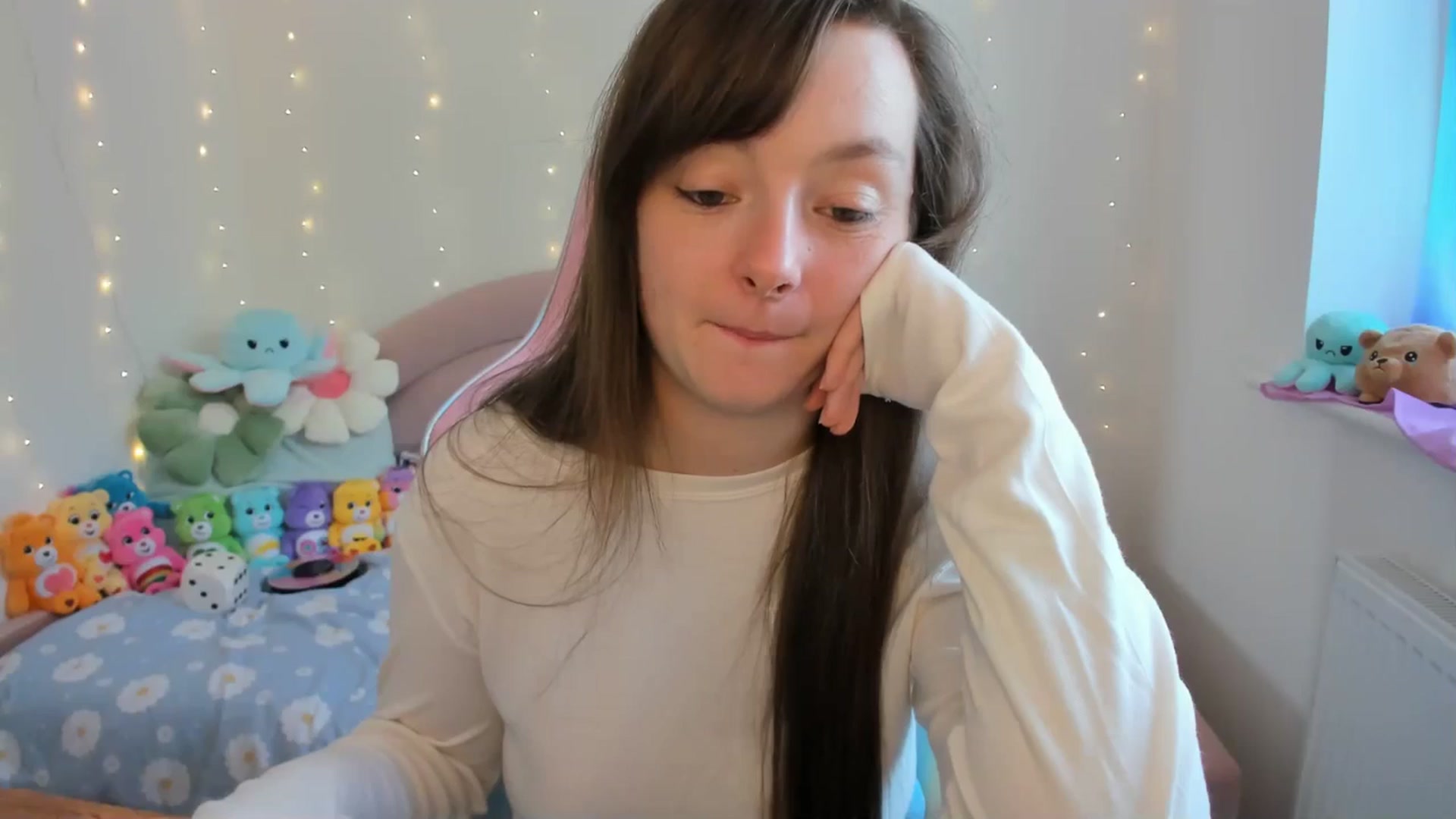 Gallery image thumbnail from JessieBear_'s myfreecams stream on, 09/16/2024, 16:17 image 10 of 20