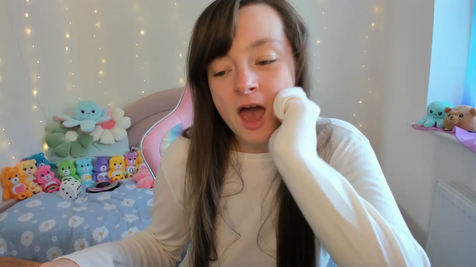 Gallery image thumbnail from JessieBear_'s myfreecams stream on, 09/16/2024, 16:17 image 17 of 20