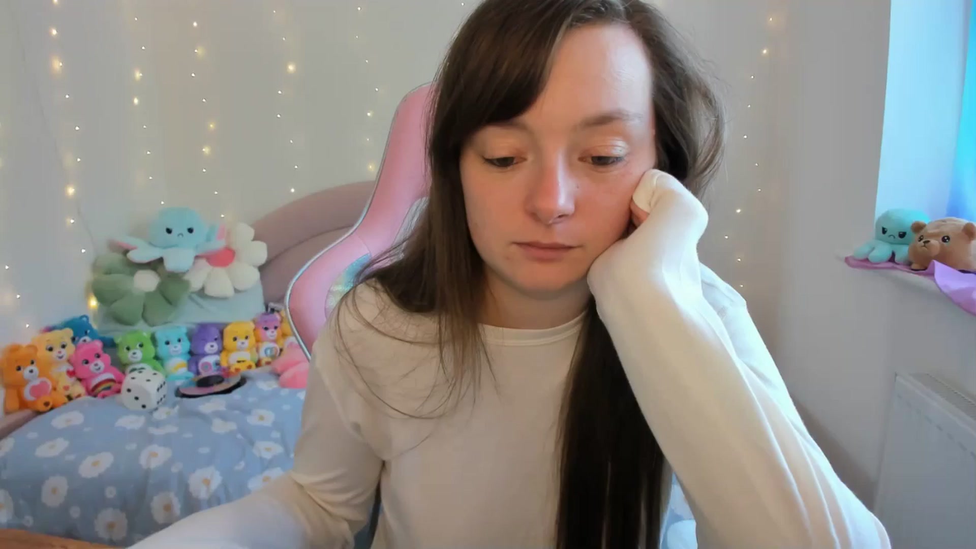 Gallery image thumbnail from JessieBear_'s myfreecams stream on, 09/16/2024, 16:17 image 8 of 20