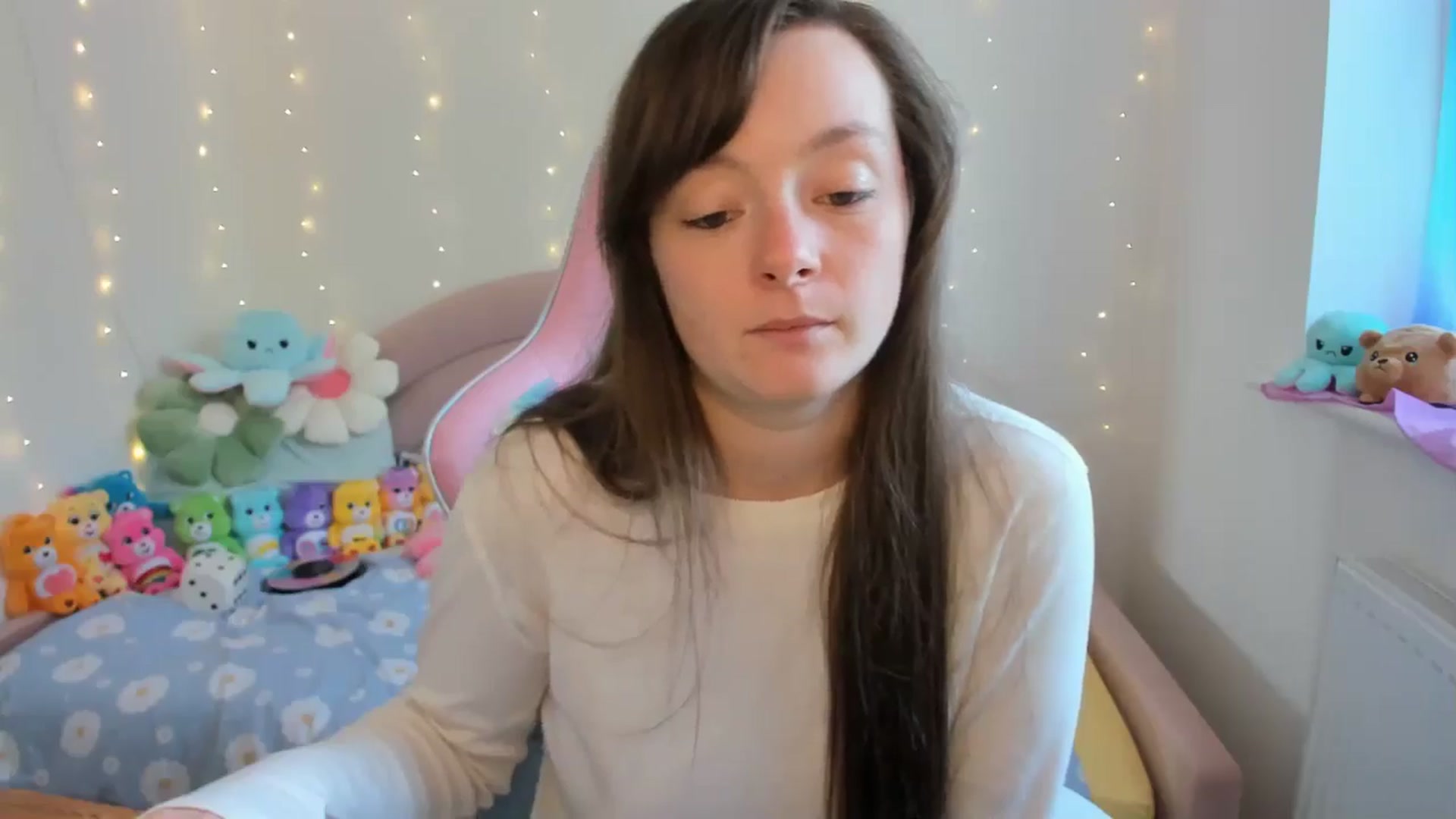 Gallery image thumbnail from JessieBear_'s myfreecams stream on, 09/16/2024, 16:17 image 14 of 20